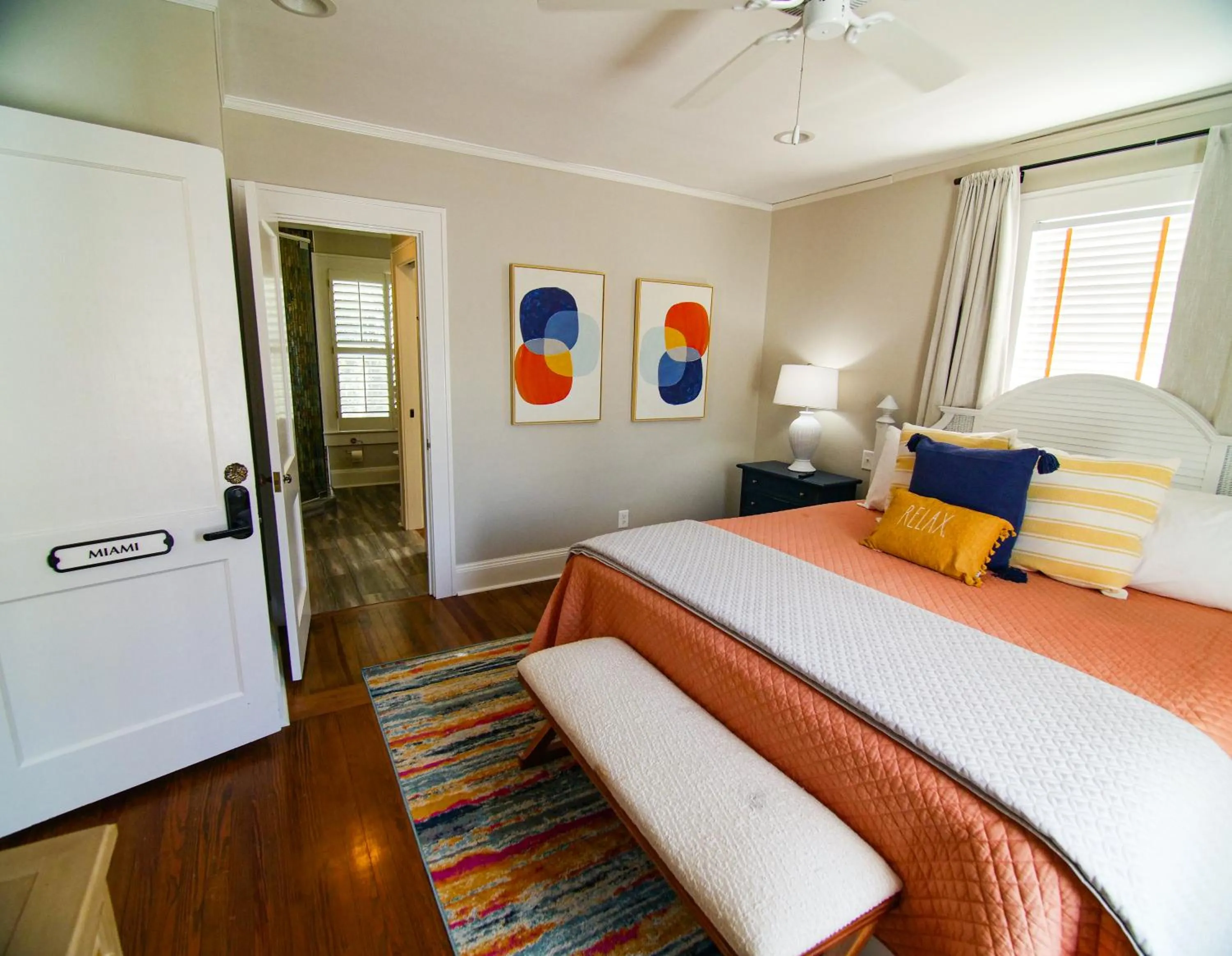 King Room in The Capitol Inn