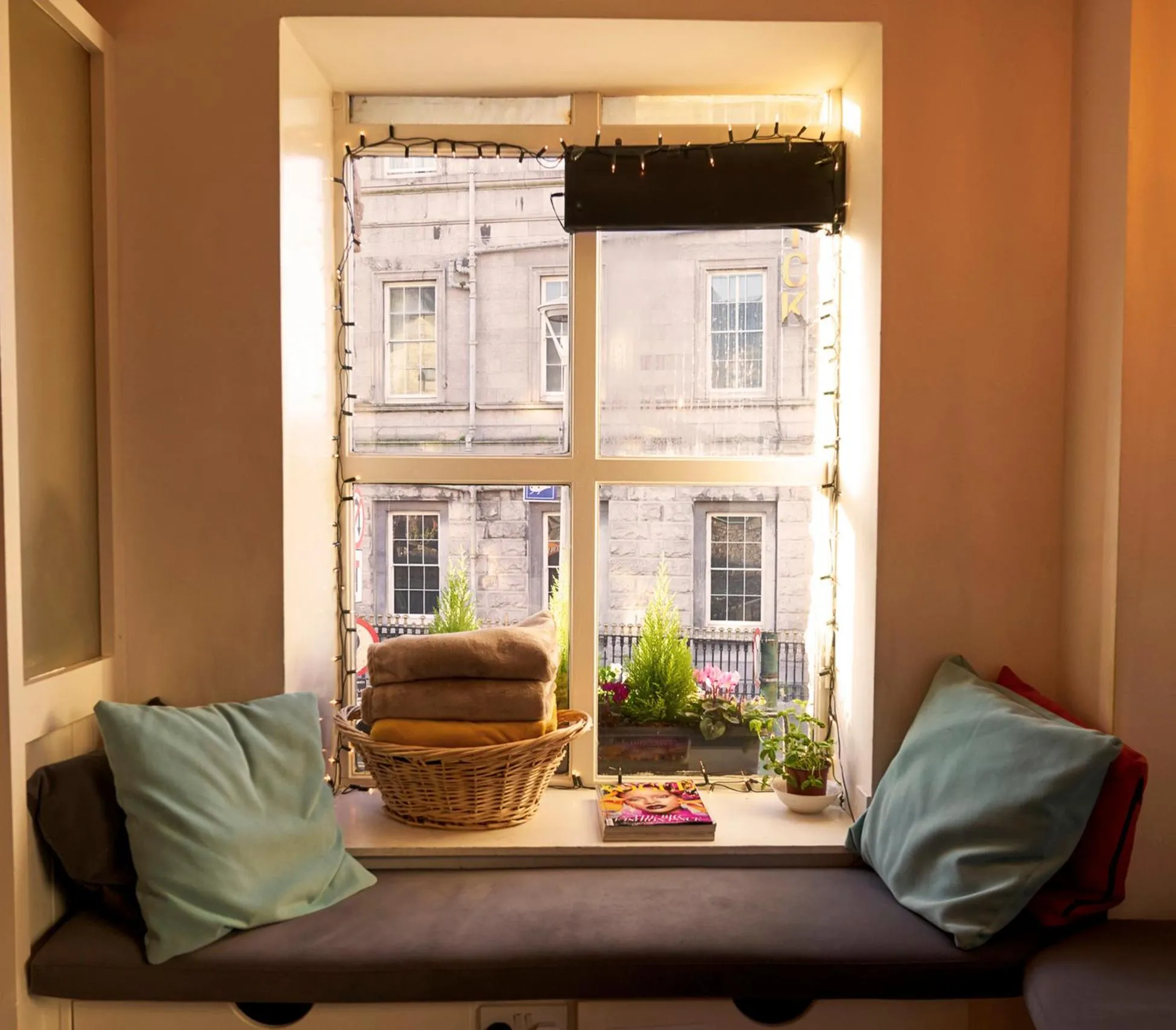 Communal lounge/ TV room in Galway City Hostel - Solo Traveller Hostel