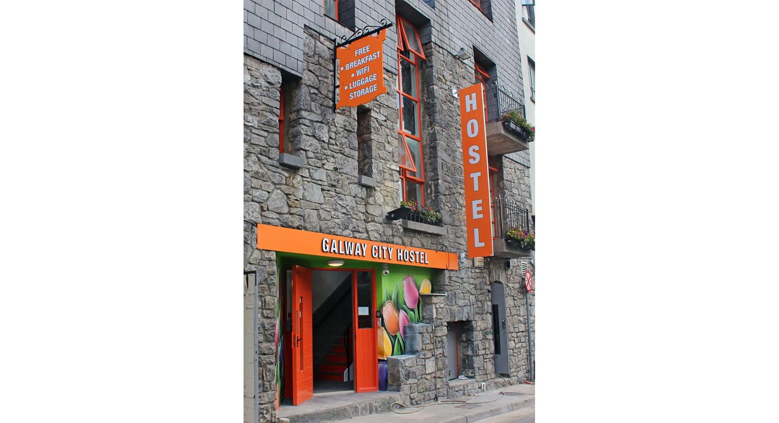 Facade/entrance in Galway City Hostel - Solo Traveller Hostel