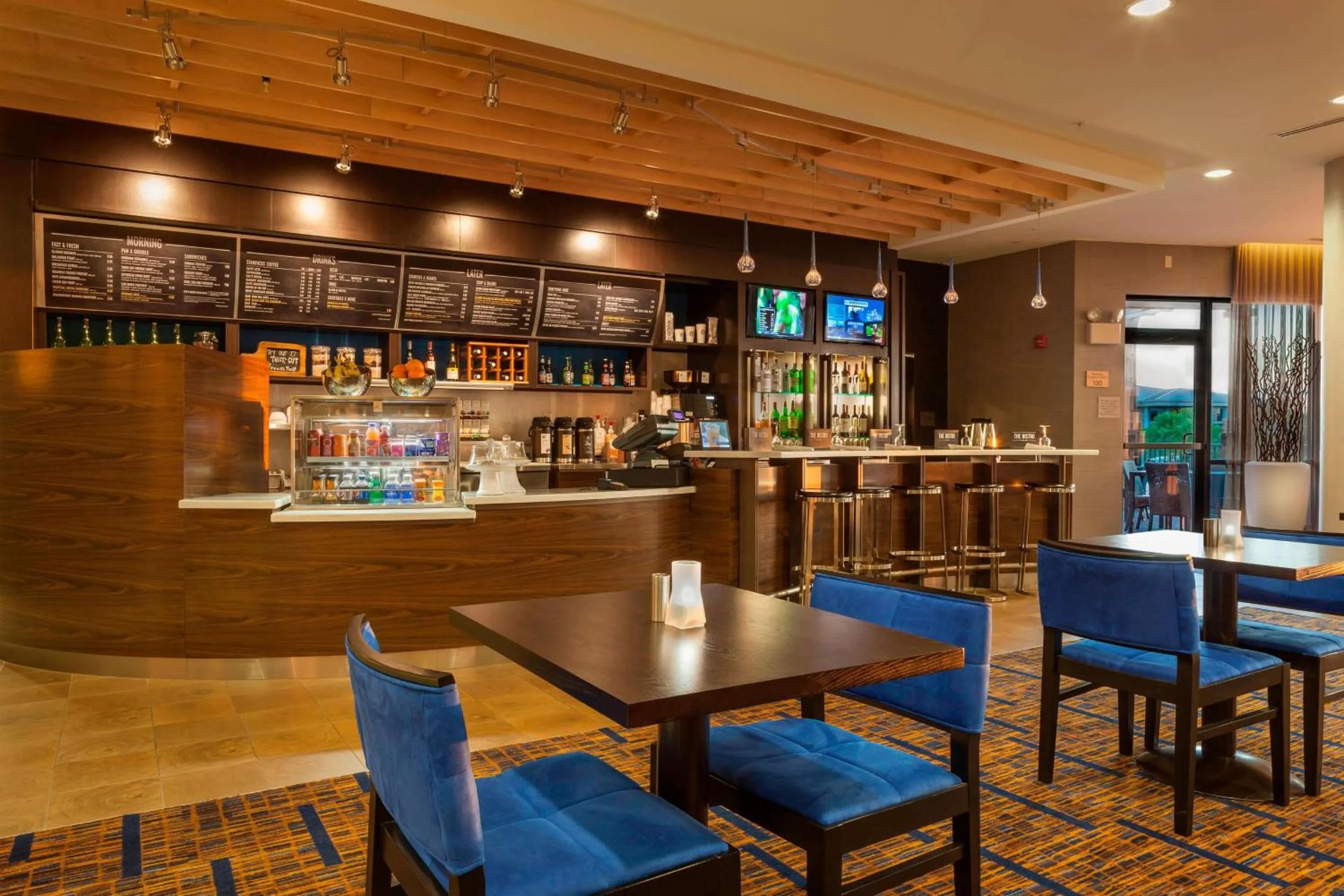 Restaurant/places to eat in Courtyard by Marriott Indianapolis Noblesville