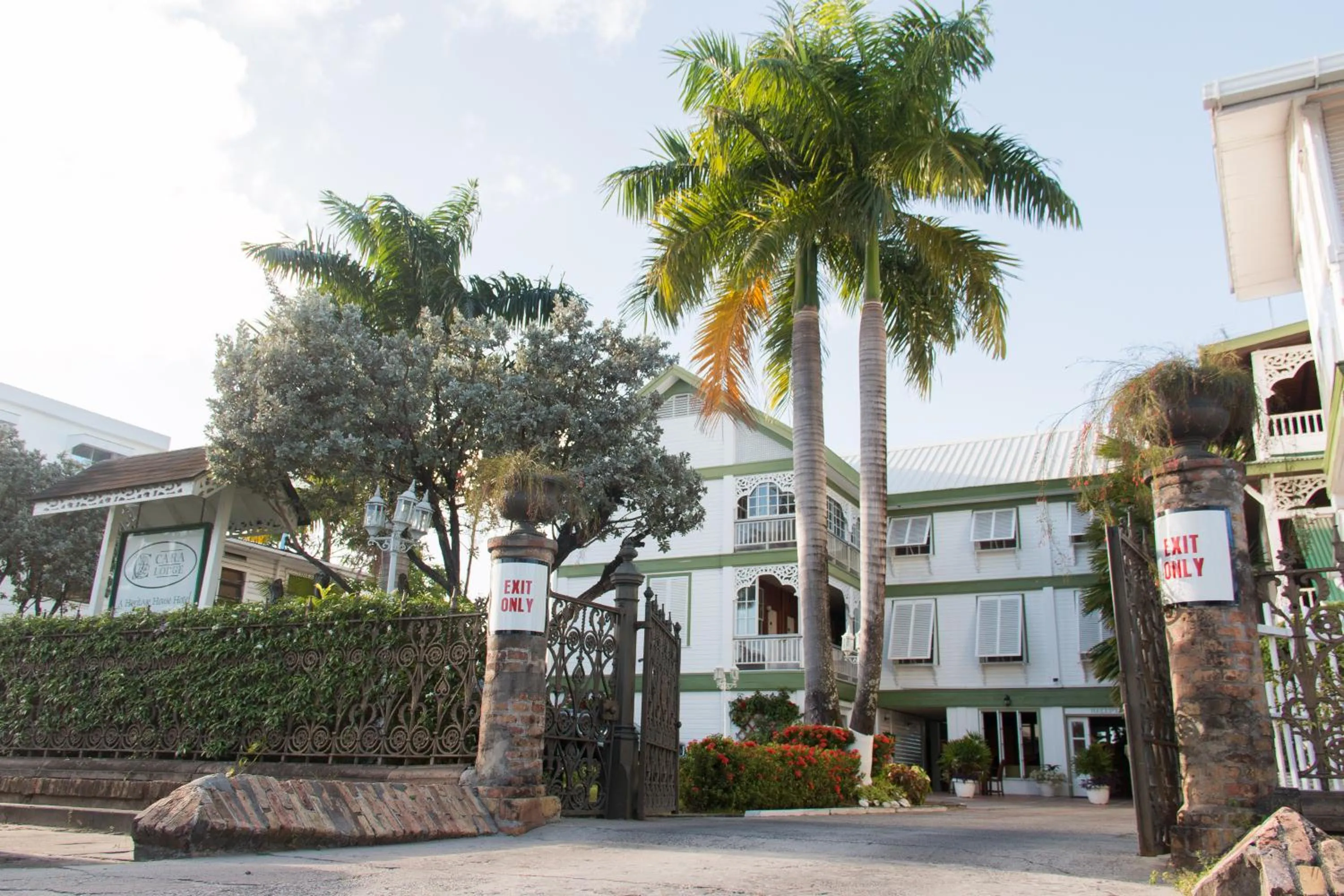 Facade/entrance in Cara Lodge Hotel