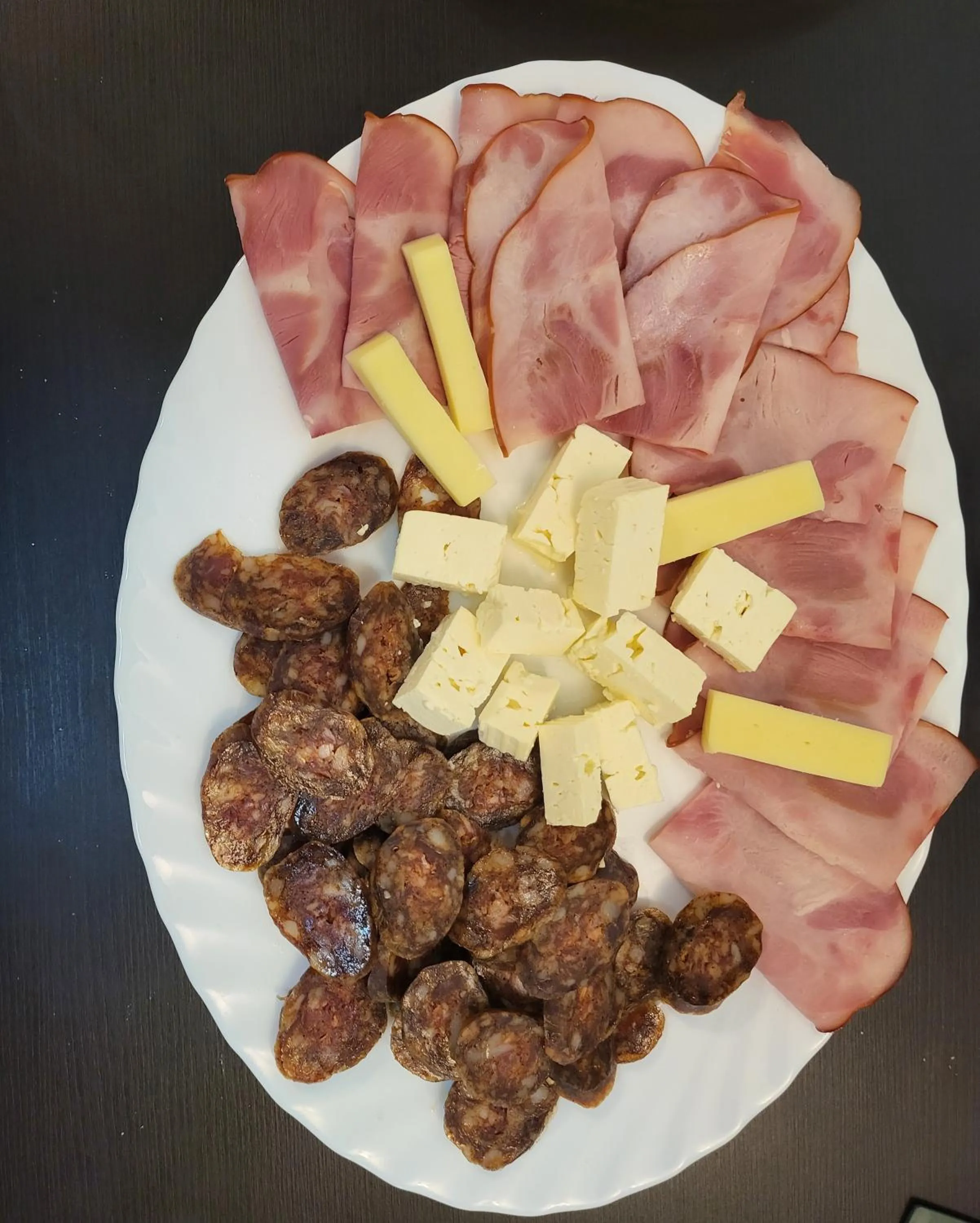 Restaurant/places to eat in Adac Boutique Hotel