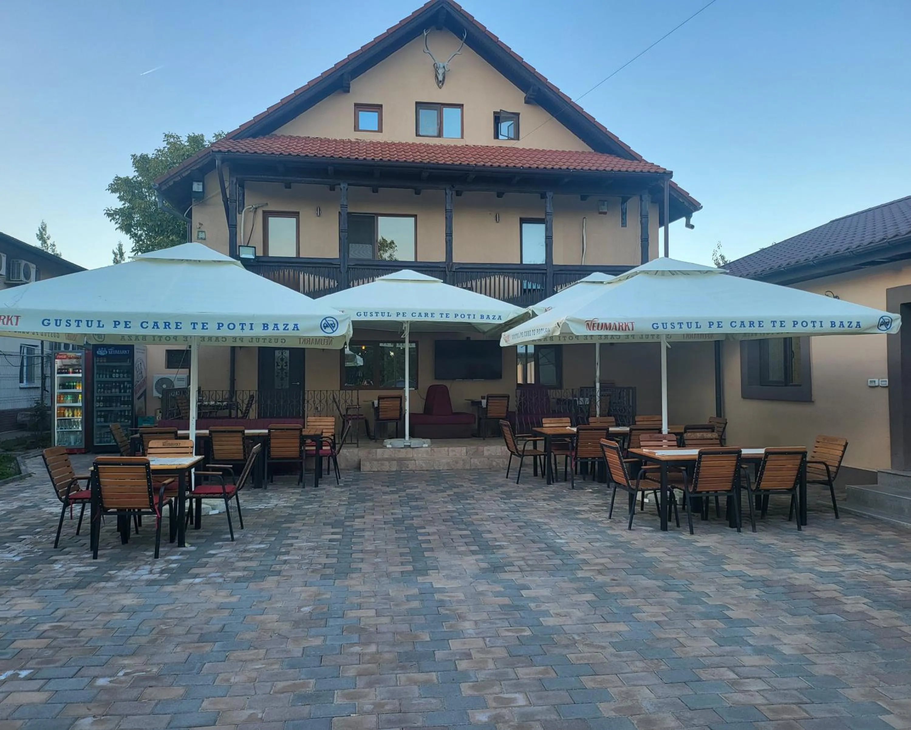 Restaurant/places to eat in Adac Boutique Hotel