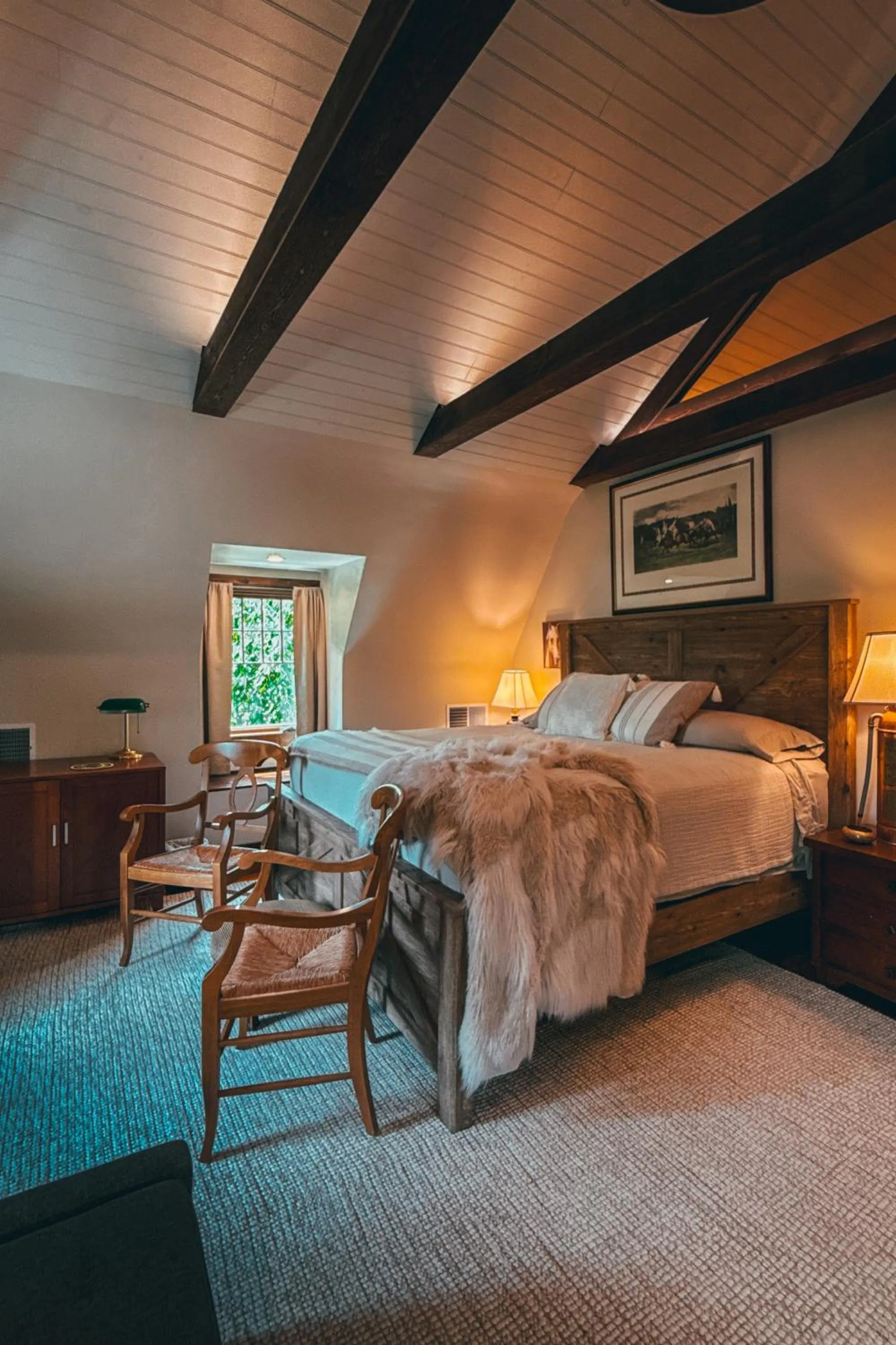 Bed in South Broadway Manor B&B - Near Fallingwater, Ohiopyle State Park, Hiking & Biking trails GAP