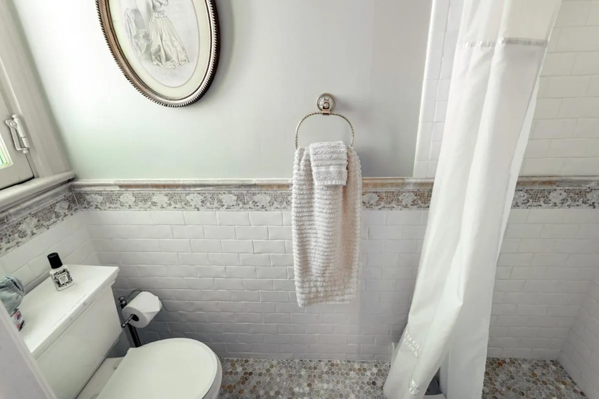 South Broadway Manor B&B - Near Fallingwater, Ohiopyle State Park, Hiking & Biking trails GAP