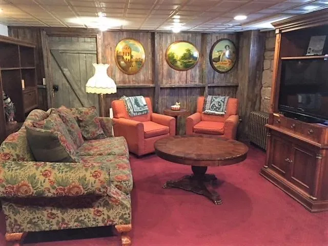 South Broadway Manor B&B - Near Fallingwater, Ohiopyle State Park, Hiking & Biking trails GAP