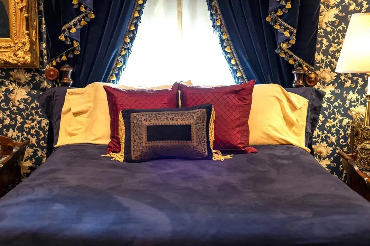 Suite with Spa Bath in South Broadway Manor B&B - Near Fallingwater, Ohiopyle State Park, Hiking & Biking trails GAP Suite with Spa Bath in South Broadway Manor B&B - Near Fallingwater, Ohiopyle State Park, Hiking & Biking trails GAP