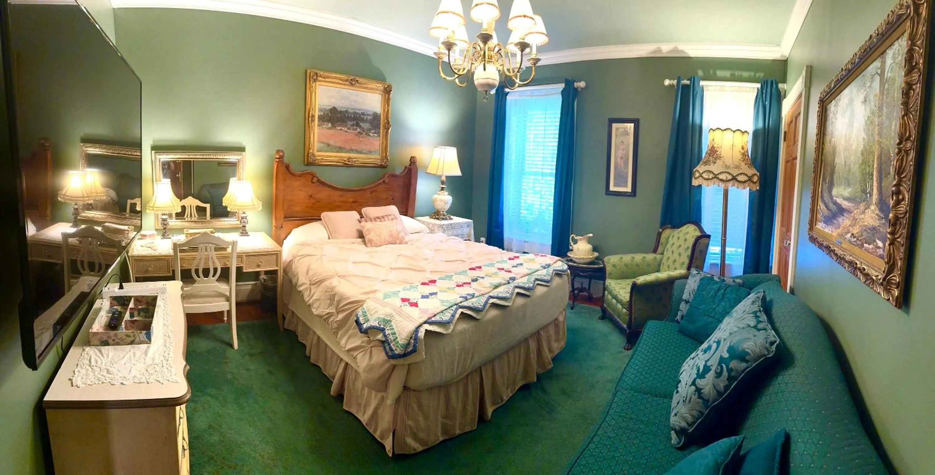 Bed in South Broadway Manor B&B - Near Fallingwater, Ohiopyle State Park, Hiking & Biking trails GAP