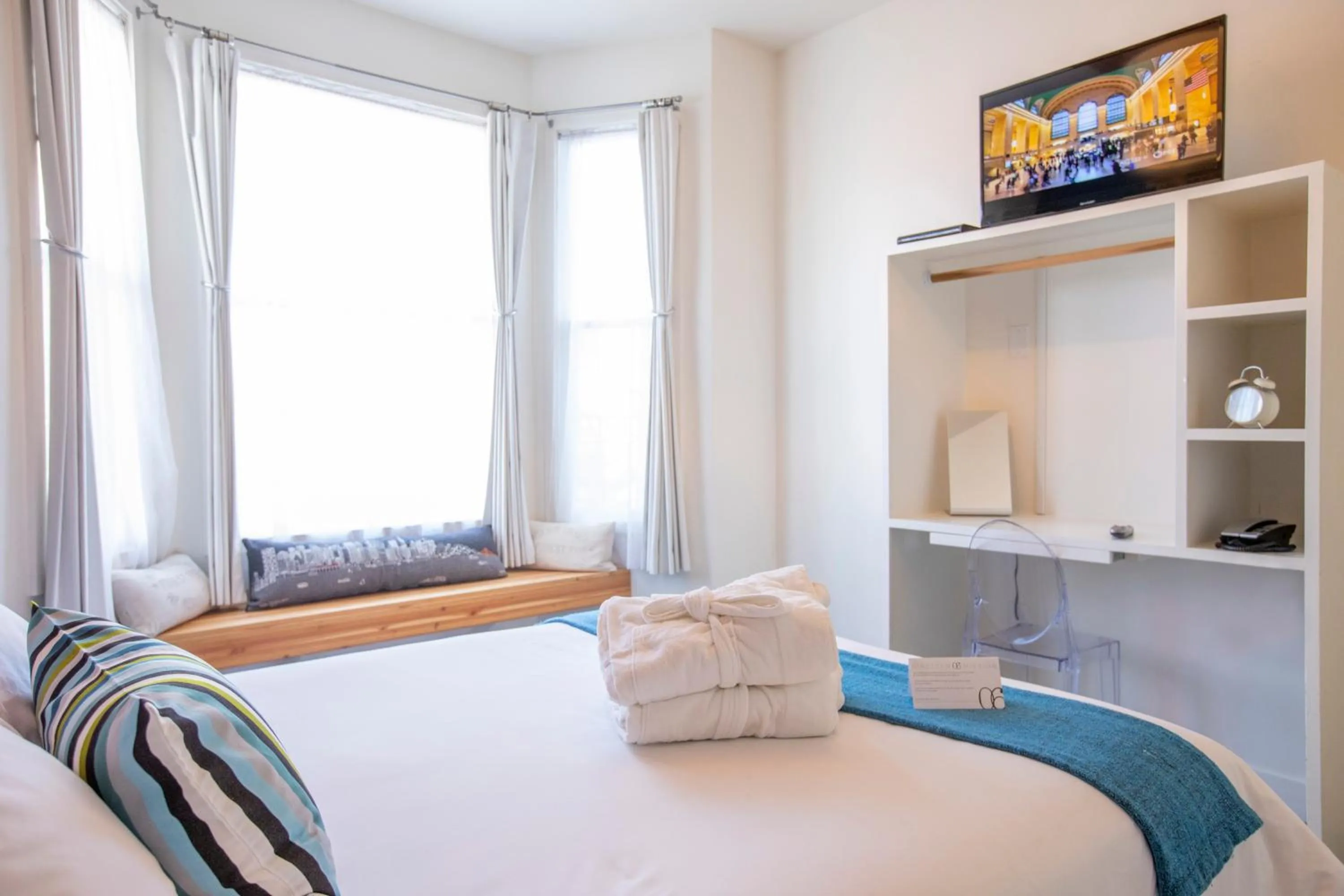 Bedroom, Bed in 1906 Mission