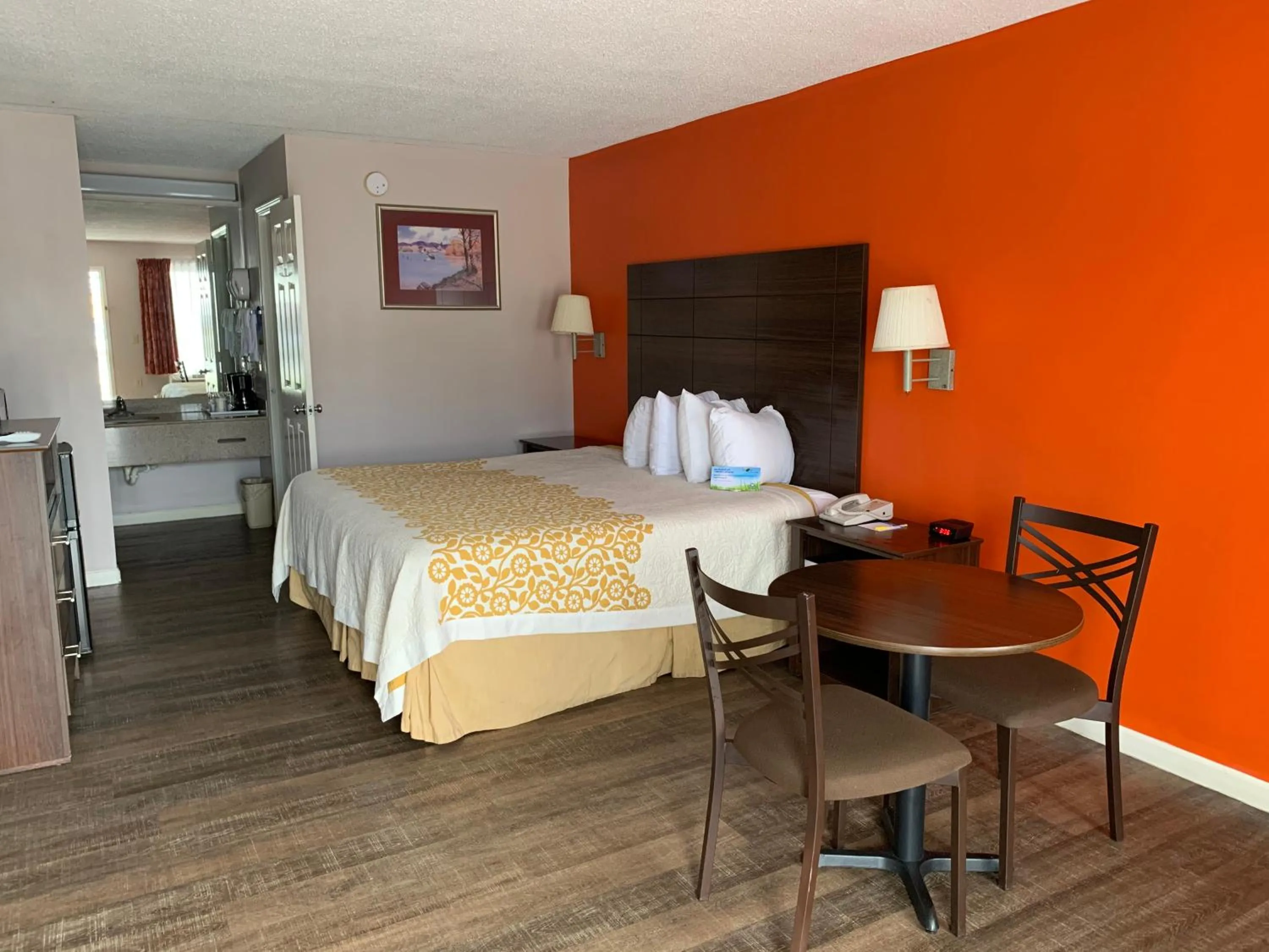 Bed in Days Inn by Wyndham Clinton