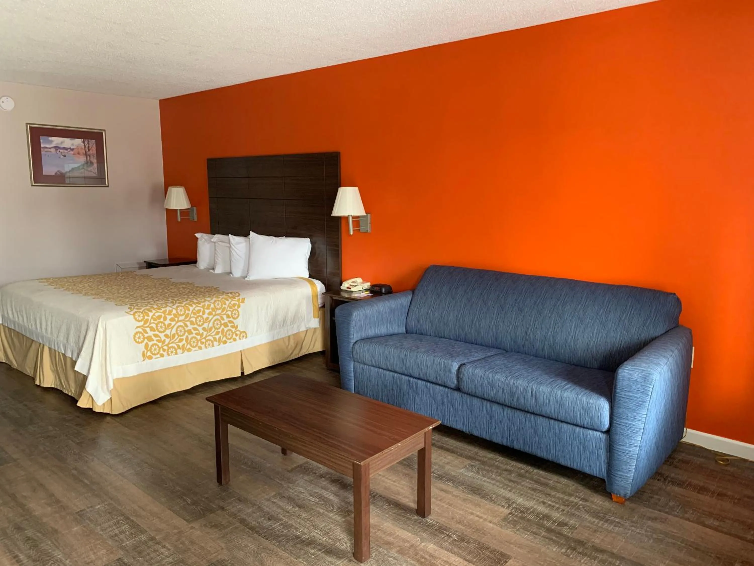 Bed in Days Inn by Wyndham Clinton