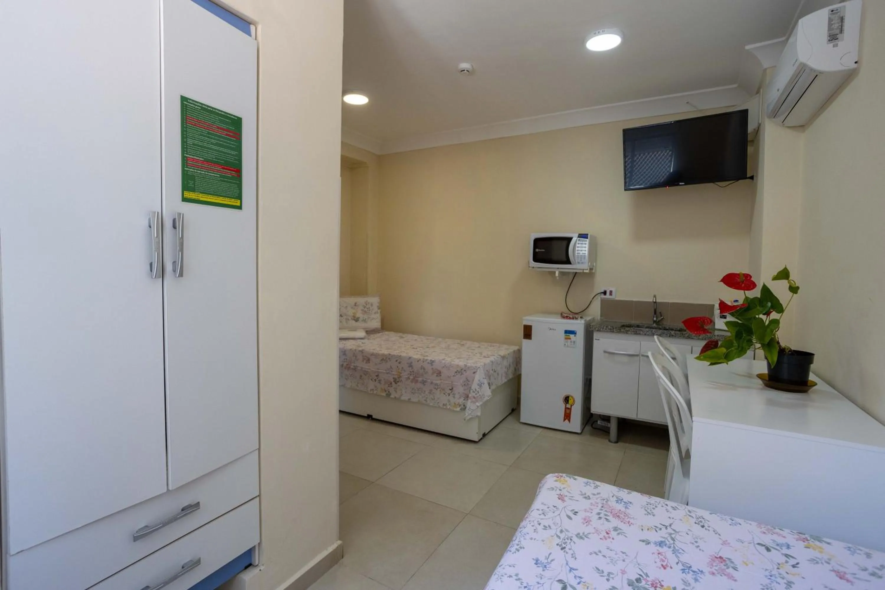 Photo of the whole room, Bed in Flat Econômico Butantã