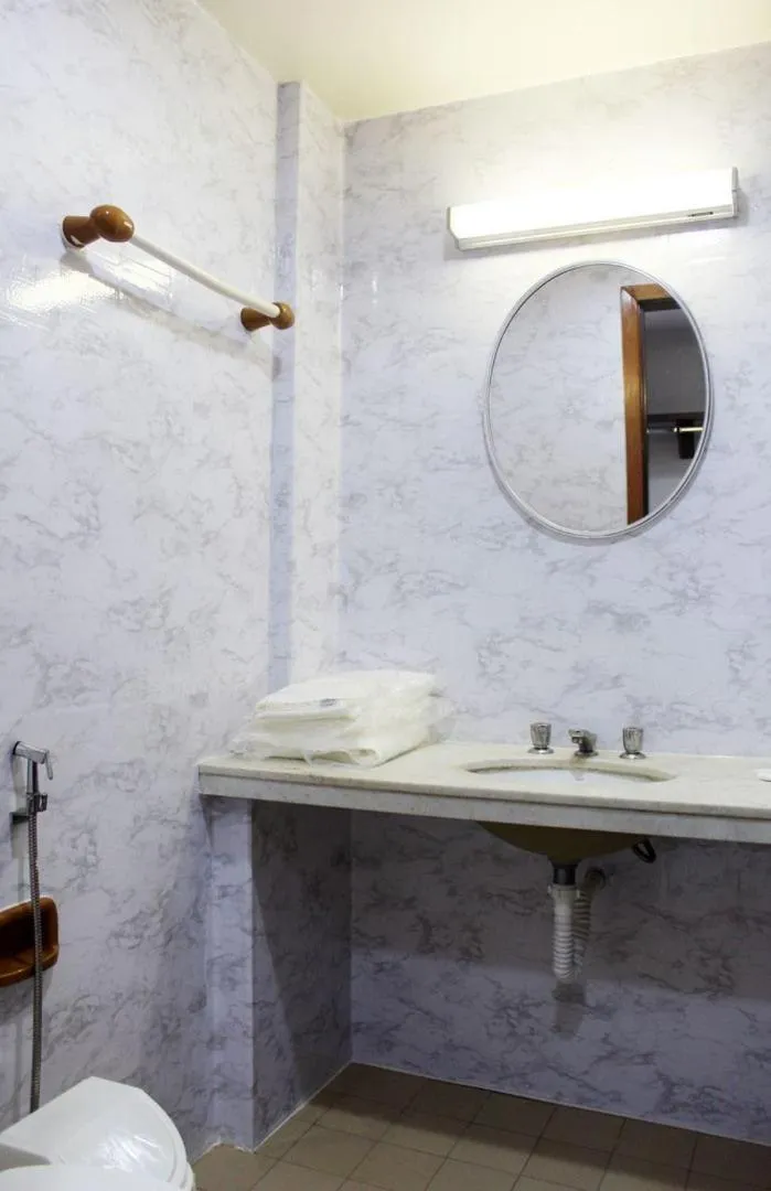 Bathroom in Days inn by Wyndham Uberlândia