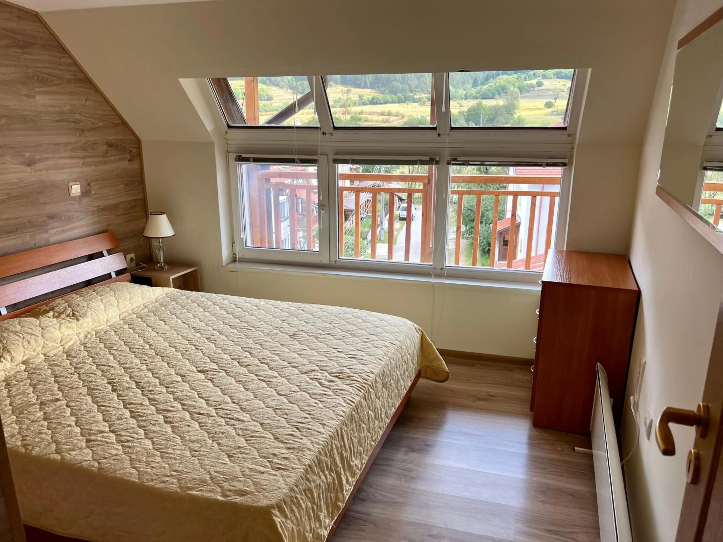 Alpine Nest: 6km to ski slopes