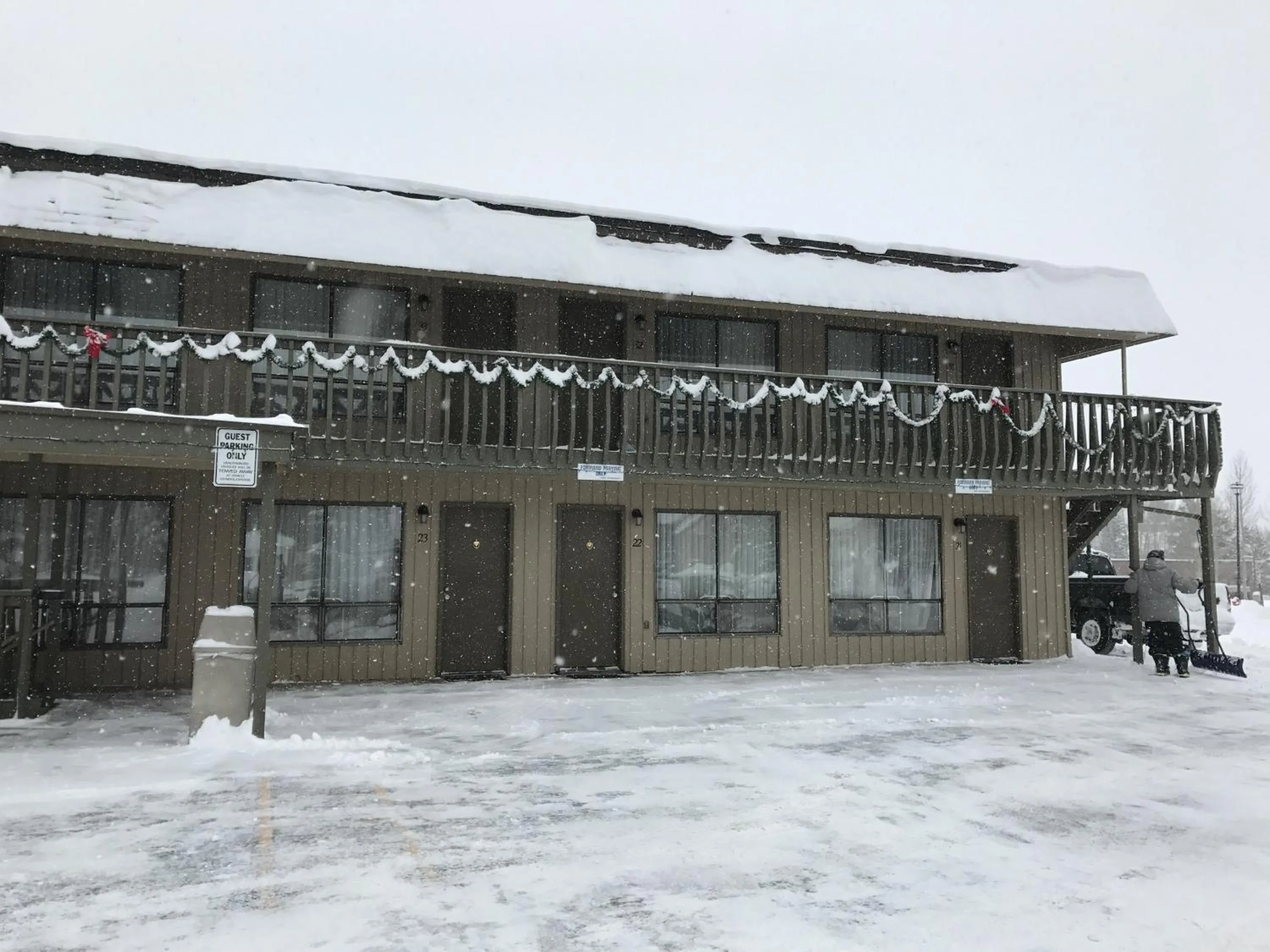 Snowshoe Motel
