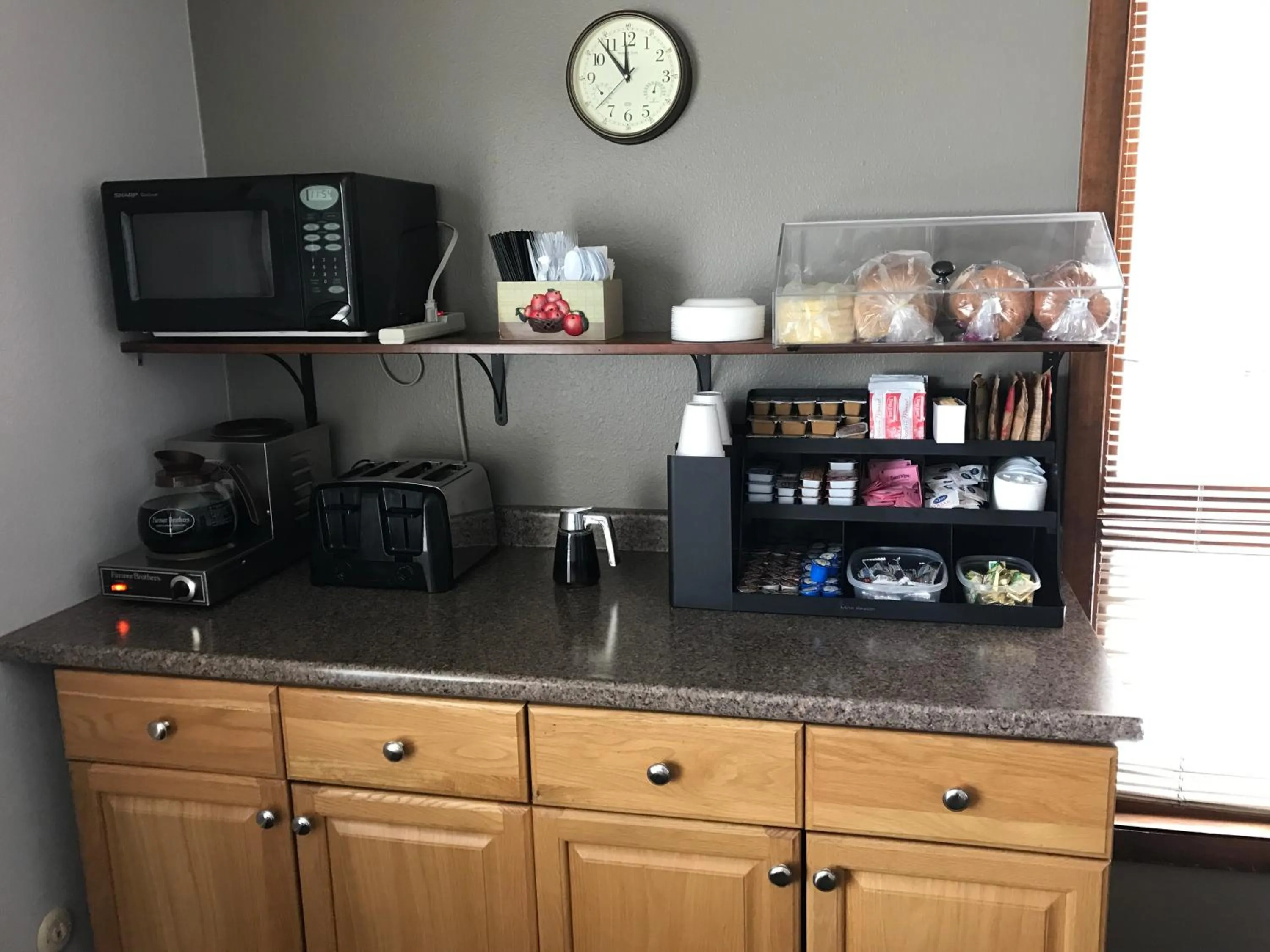 Food and drinks in Snowshoe Motel