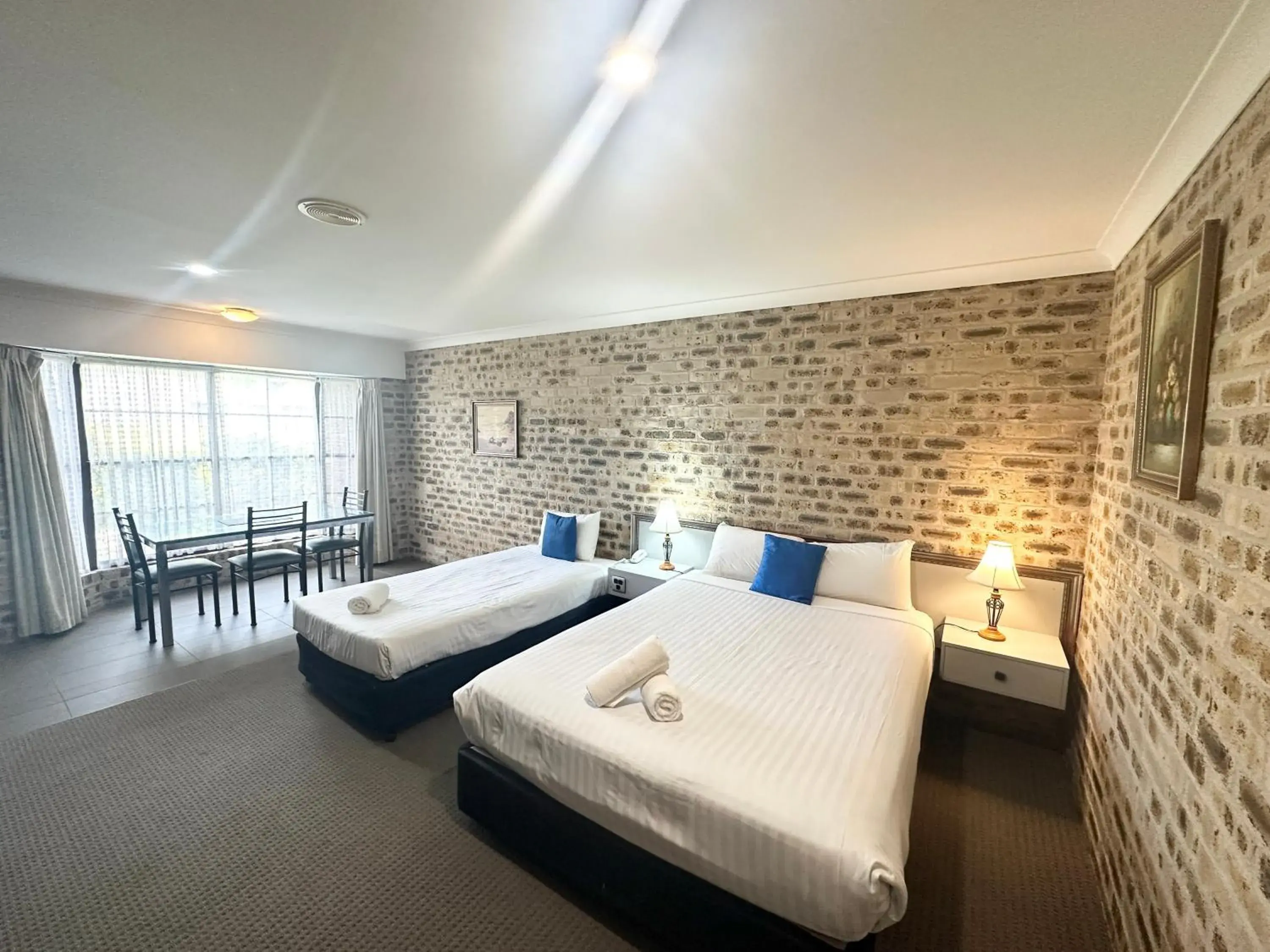 Twin Room - Disability Access in Sir Francis Drake Twin Room - Disability Access in Sir Francis Drake