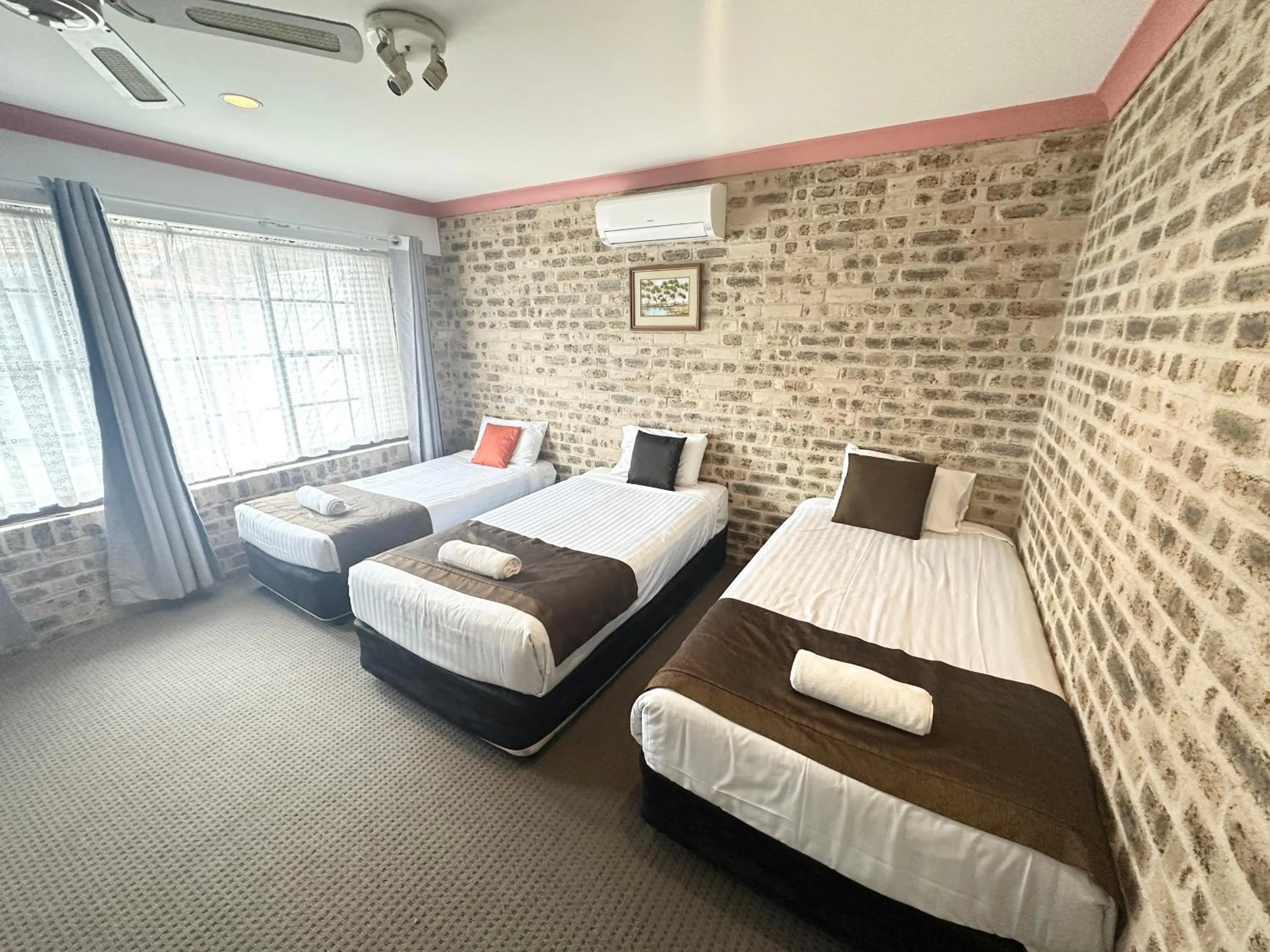 Bedroom, Bed in Sir Francis Drake