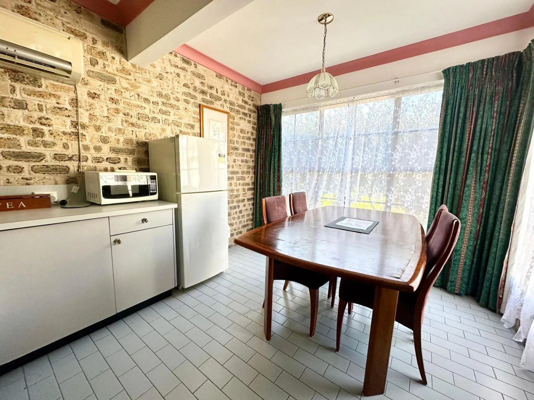 Dining area in Sir Francis Drake