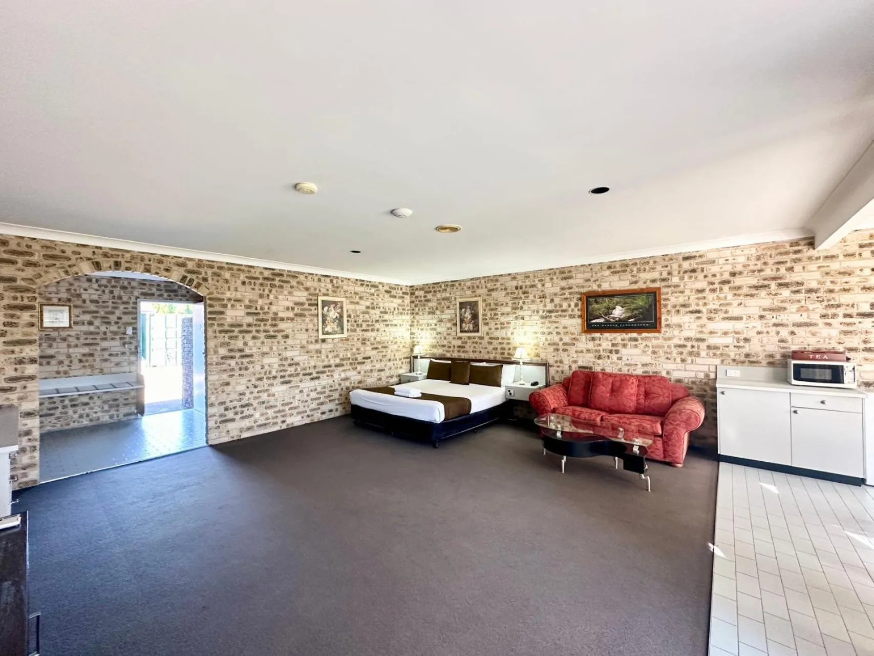 Photo of the whole room, Bed in Sir Francis Drake