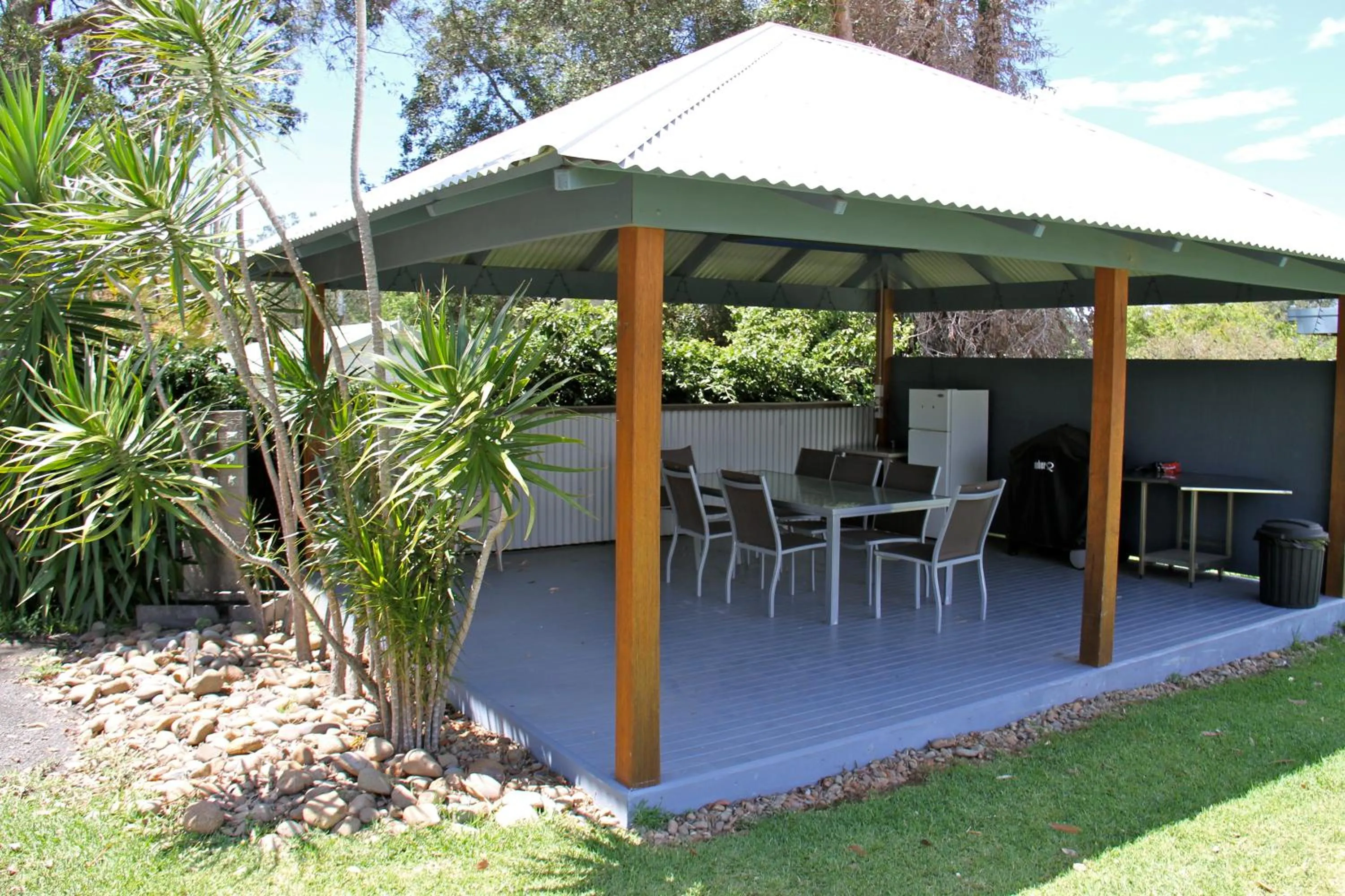 BBQ facilities in Huskisson Holiday Motel Cabins