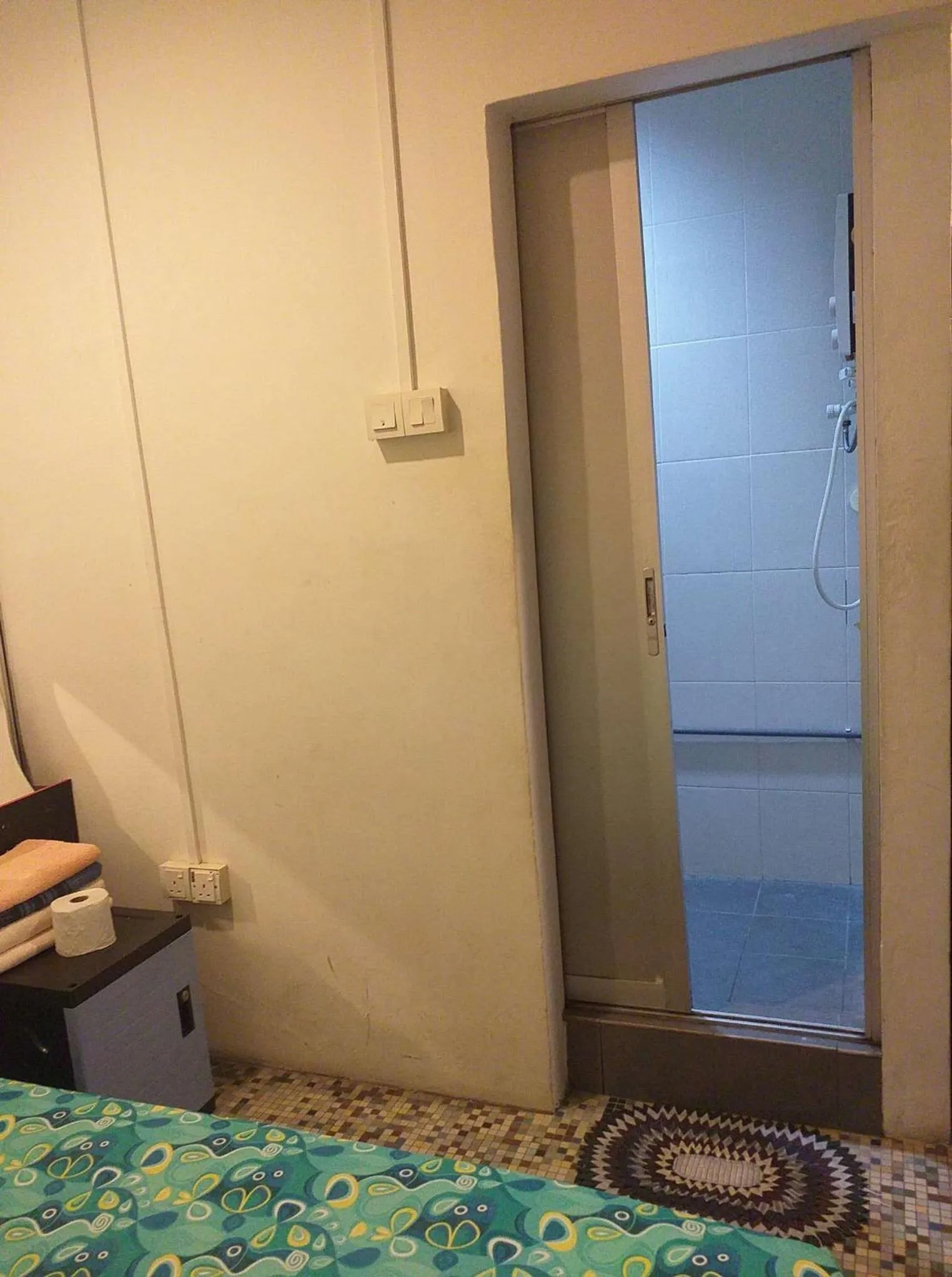 Bathroom, Bed in Discovery Youth Hostel Malacca