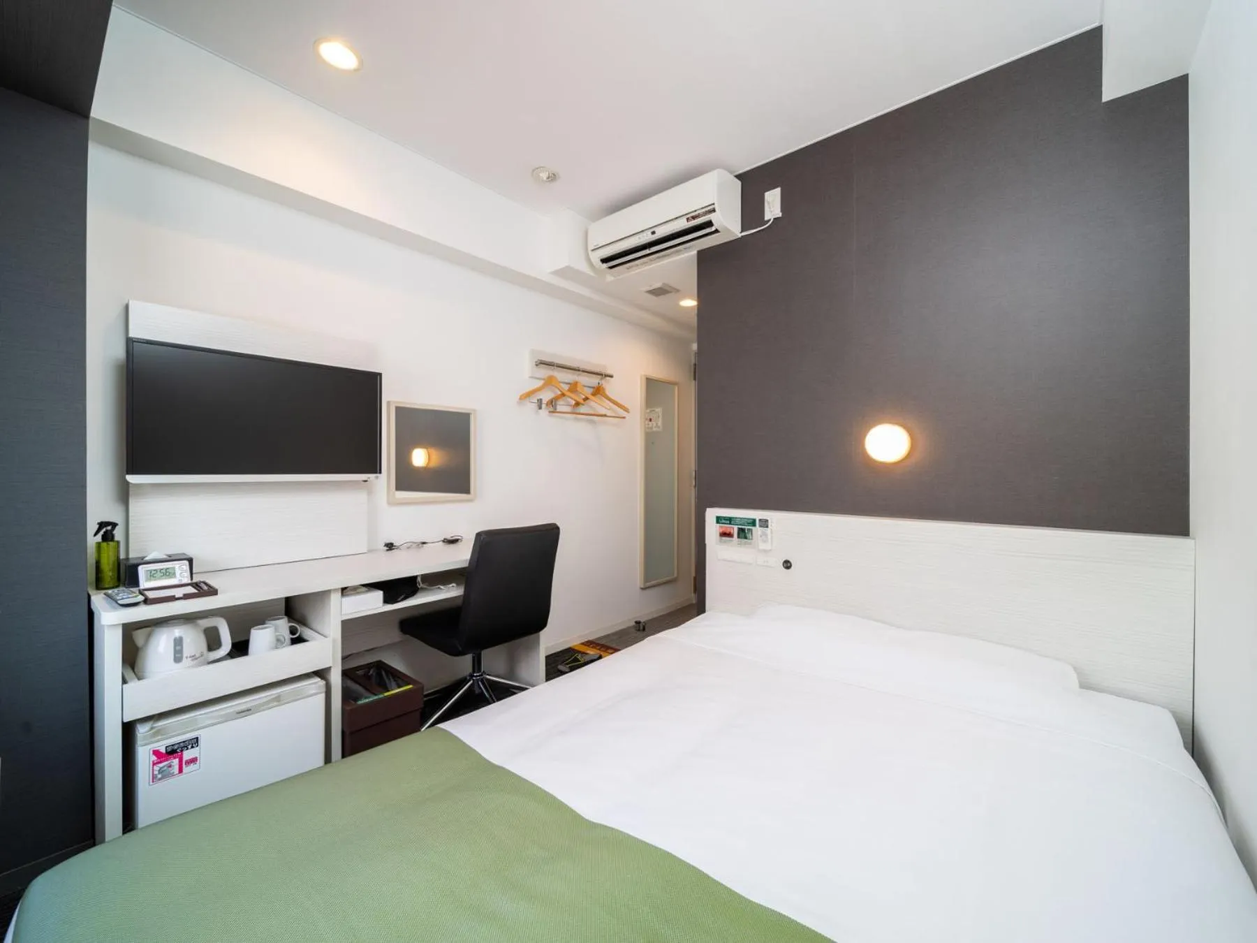 Bed in Super Hotel Shinagawa Shinbanba