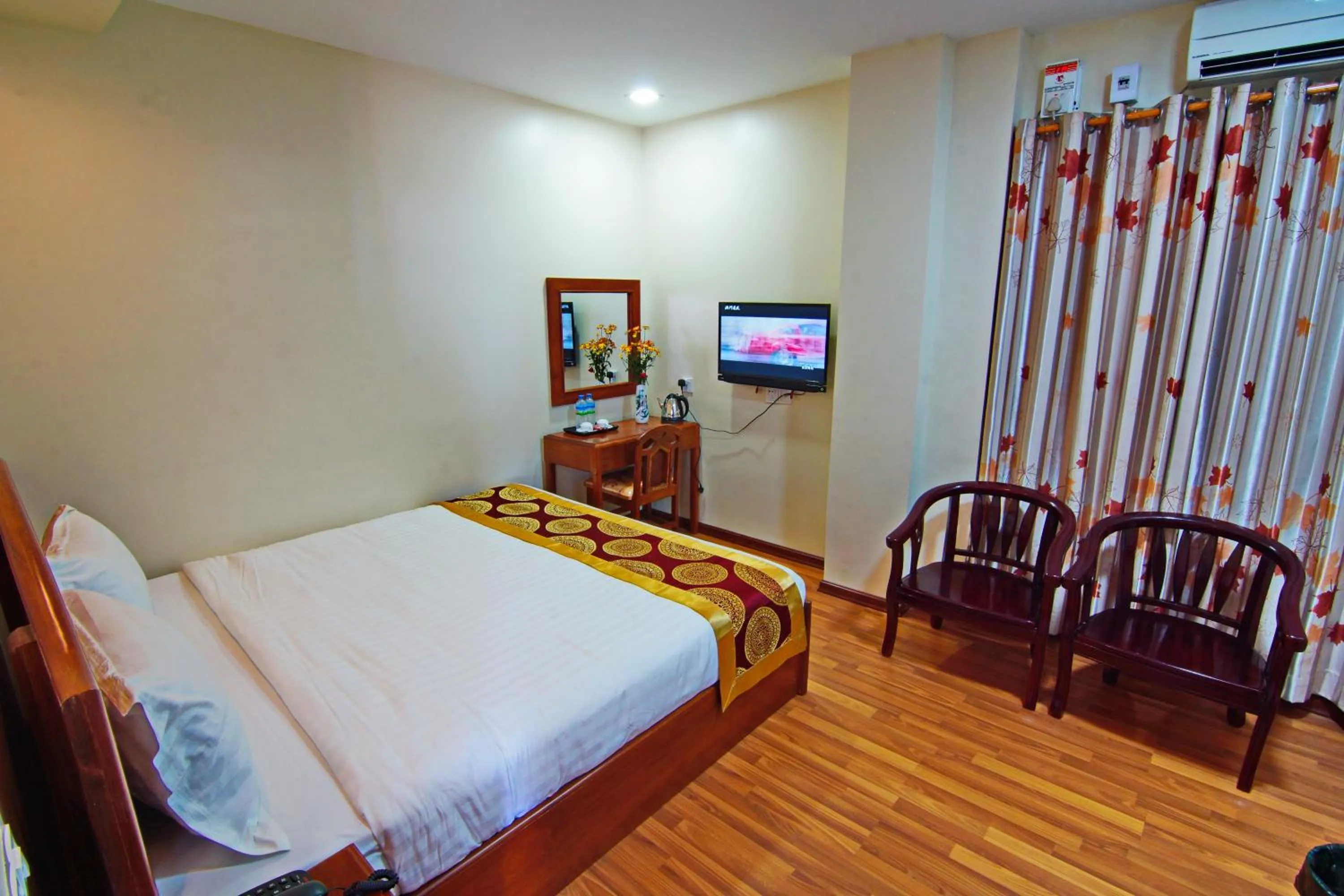 Bedroom, Bed in Royal Pearl Hotel