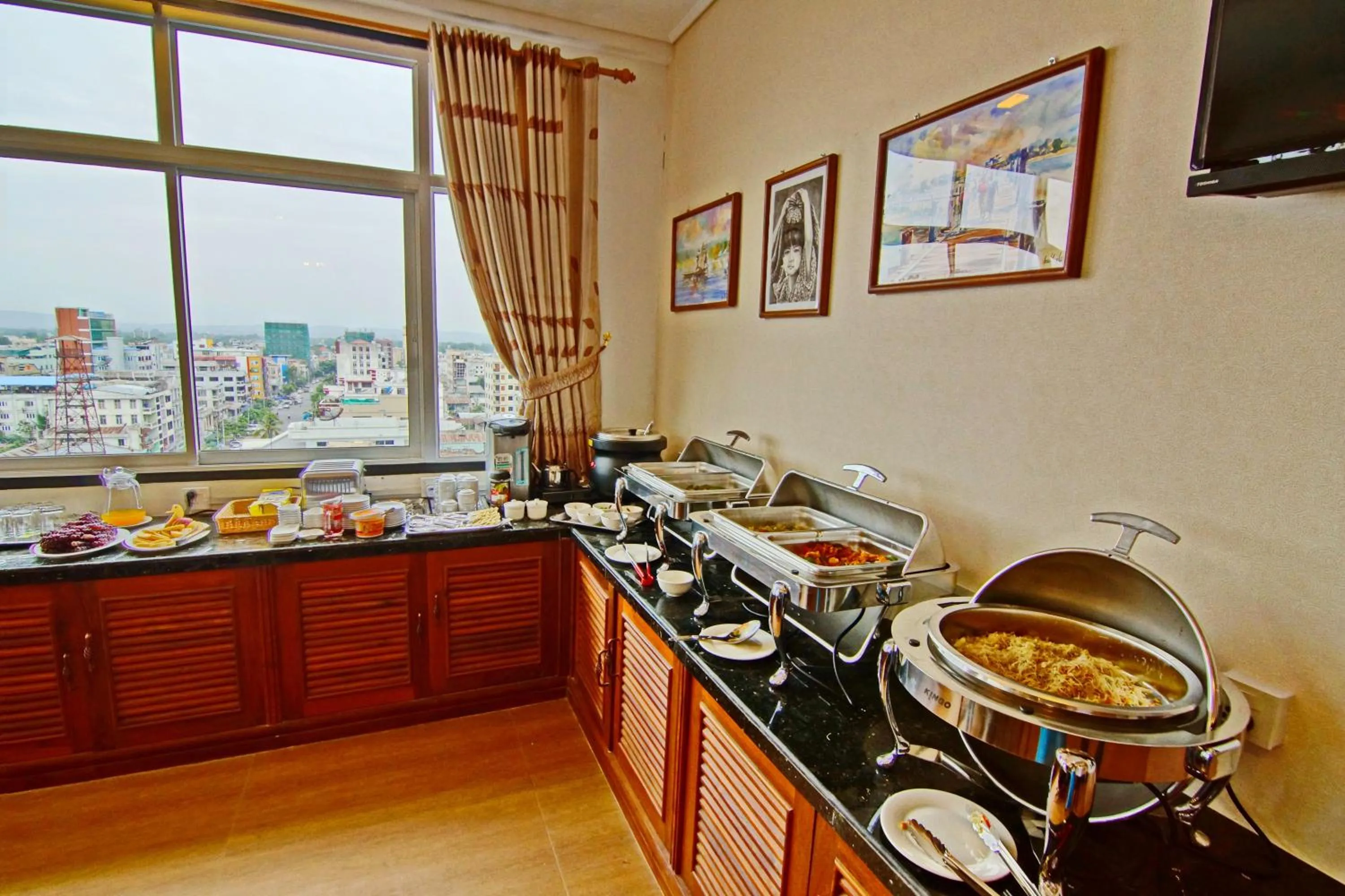 Restaurant/places to eat in Royal Pearl Hotel