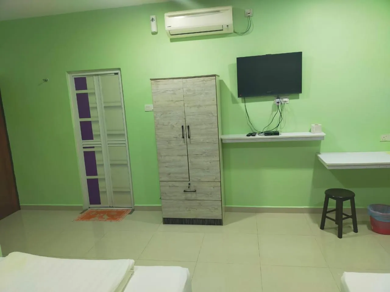 TV and multimedia, Bed in Leaf Guest House