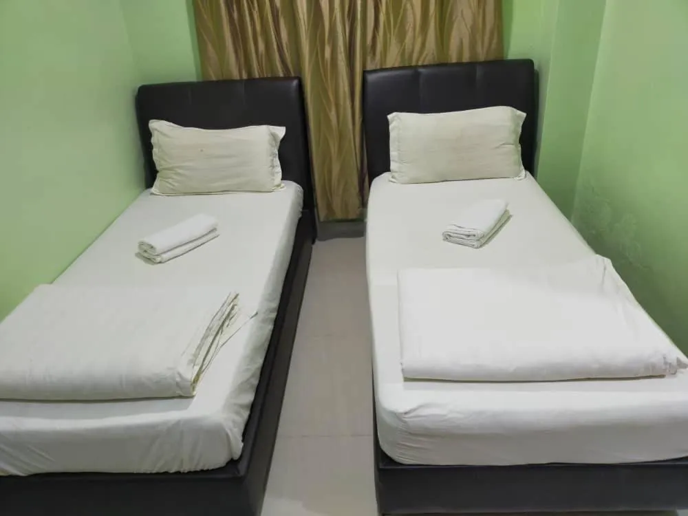 Bedroom, Bed in Leaf Guest House