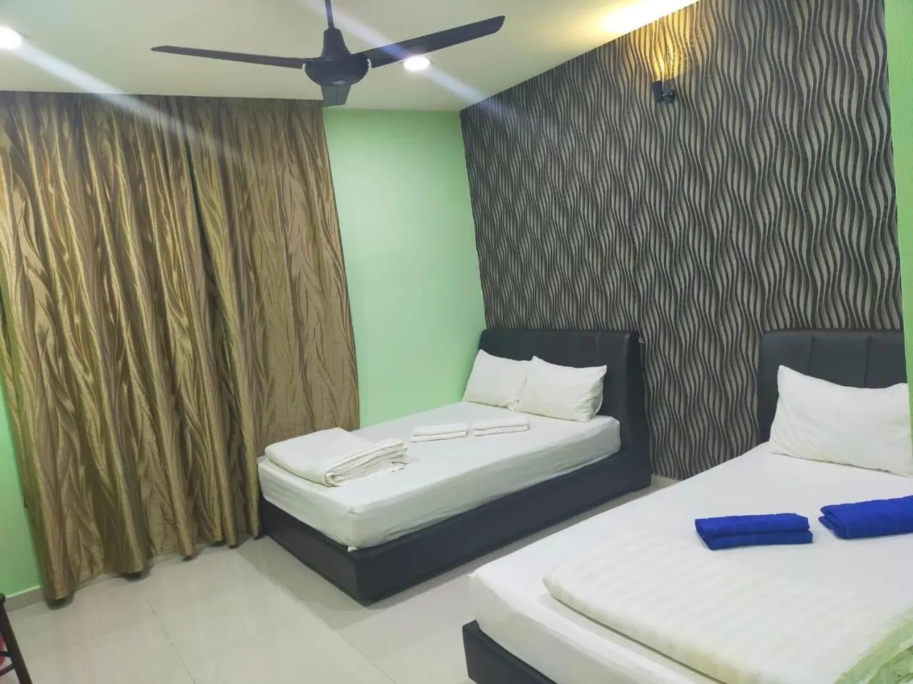 Bedroom, Bed in Leaf Guest House