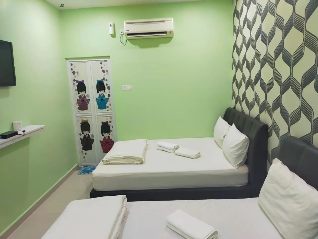 Bedroom, Bed in Leaf Guest House