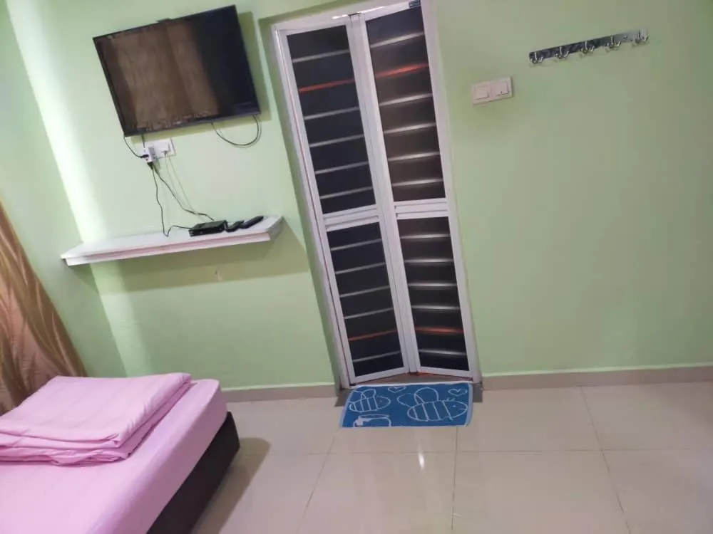 TV and multimedia in Leaf Guest House