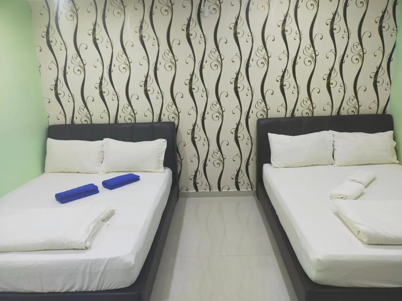 Bedroom, Bed in Leaf Guest House