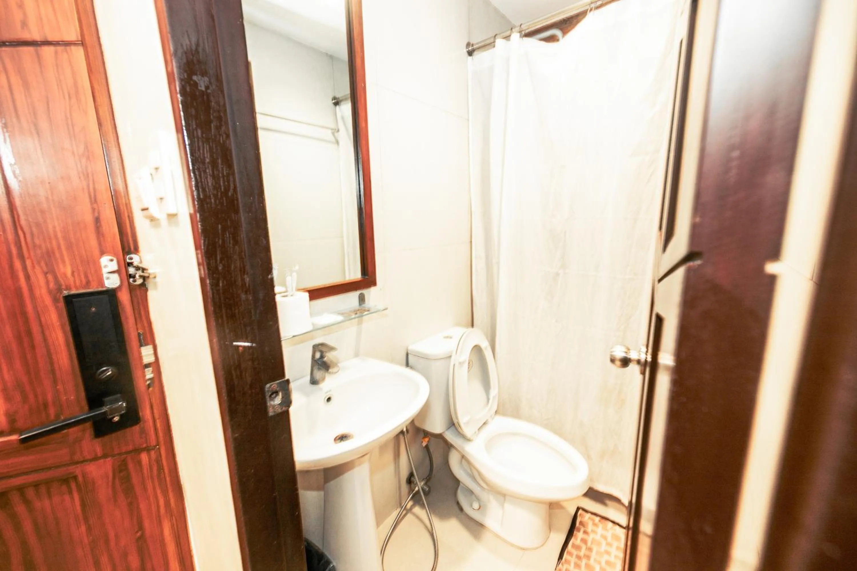 Toilet in Marianne Hotel