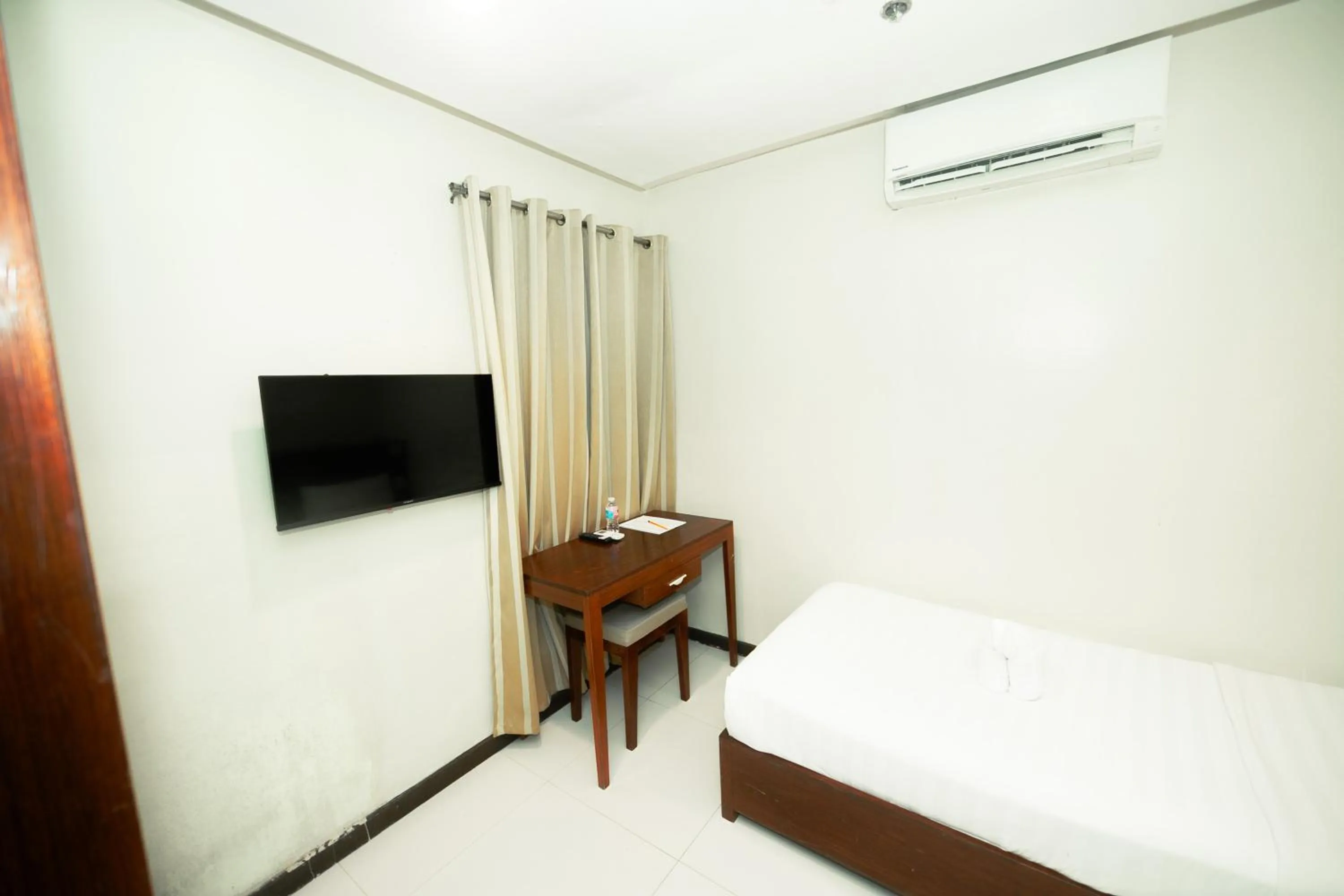 Bedroom, Bed in Marianne Hotel