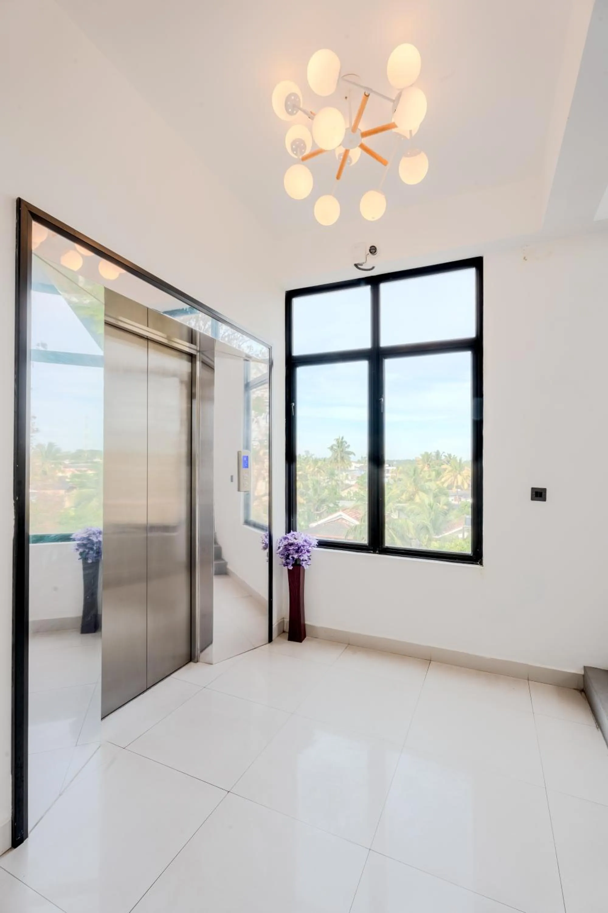 elevator in Mzion Hotel Weligama