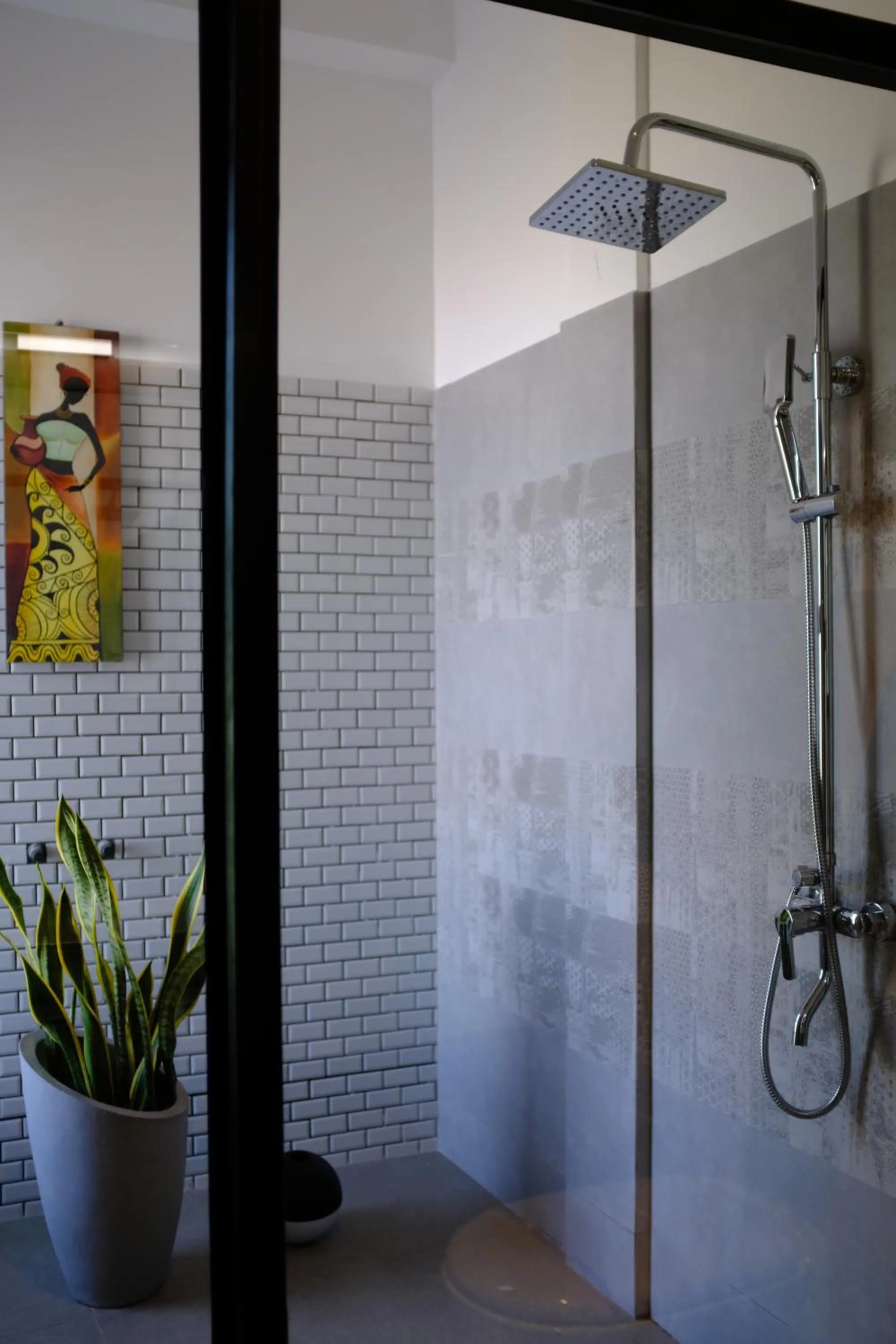 Shower in Mzion Hotel Weligama