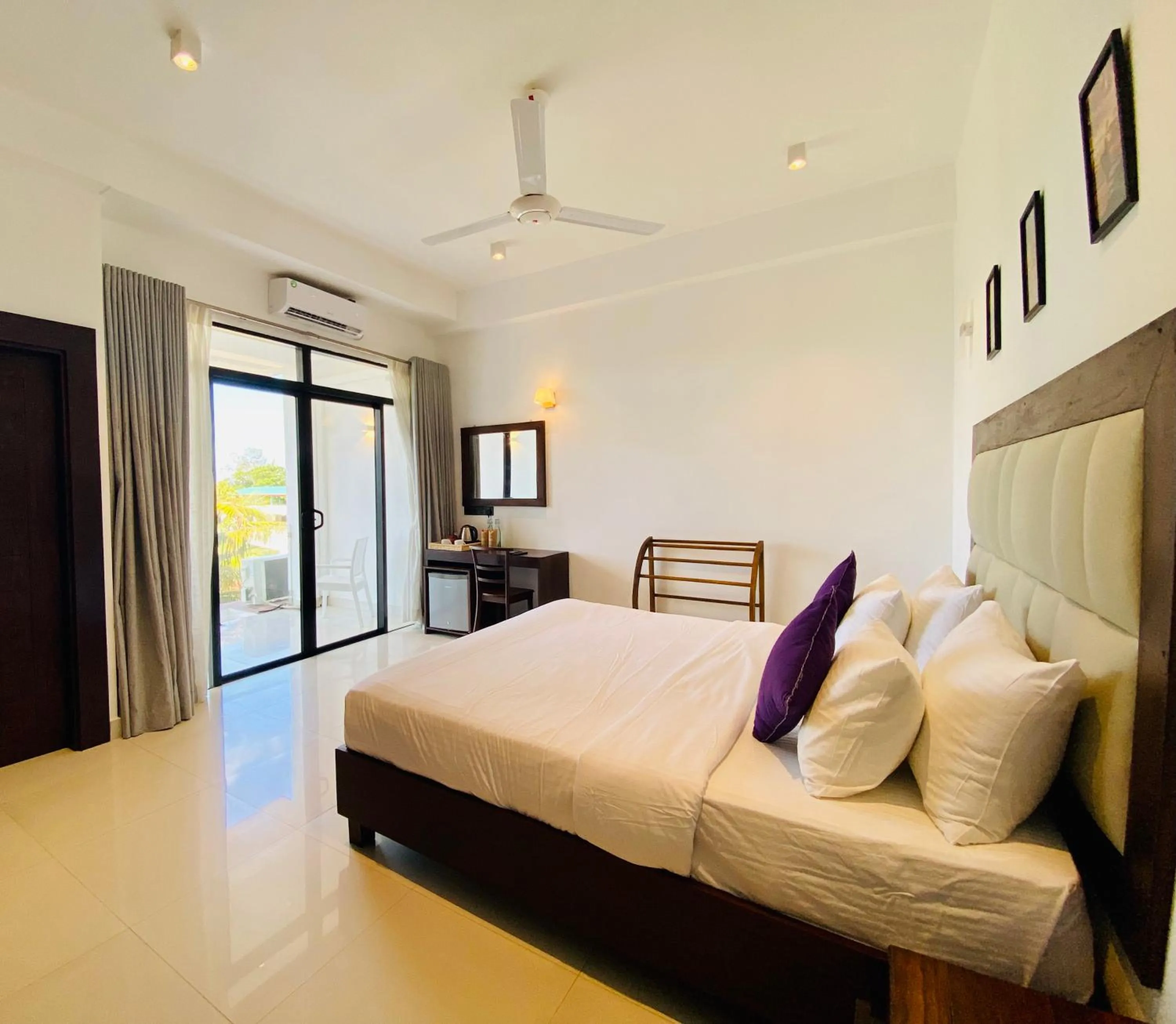 Bed in Mzion Hotel Weligama