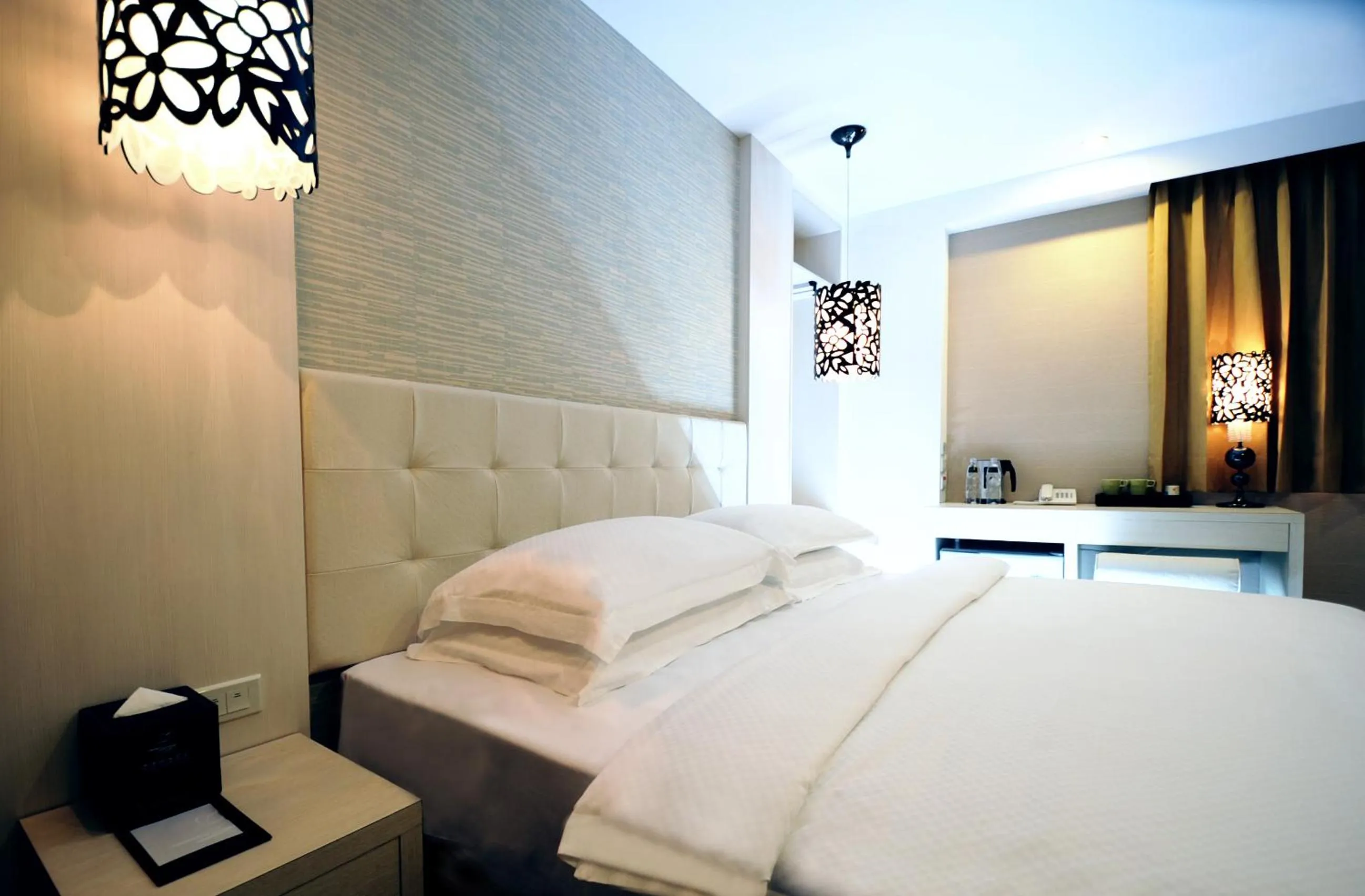 Photo of the whole room, Bed in The Riverside Hotel Hengchun