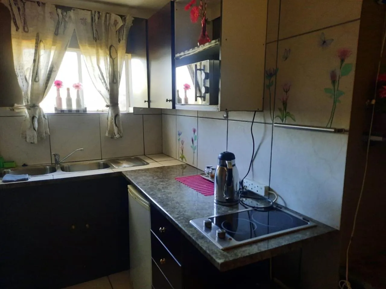 Property building in Aviators Retreat B&B