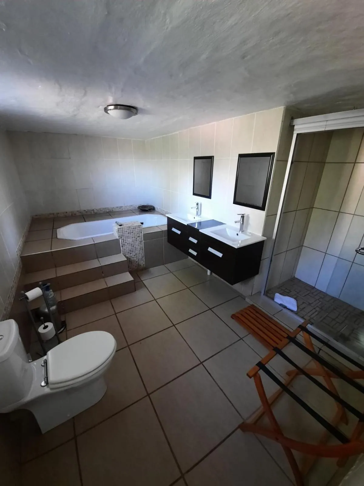 Property building, Bed in Aviators Retreat B&B