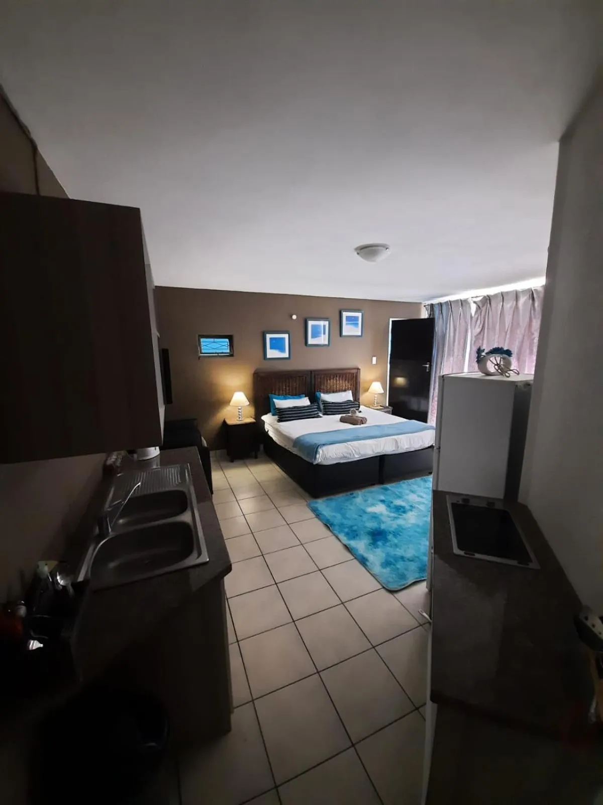 Property building, Bed in Aviators Retreat B&B