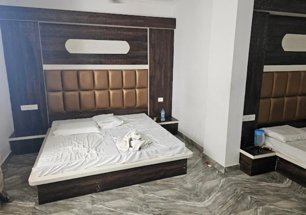 Hotel Lords Paradise 