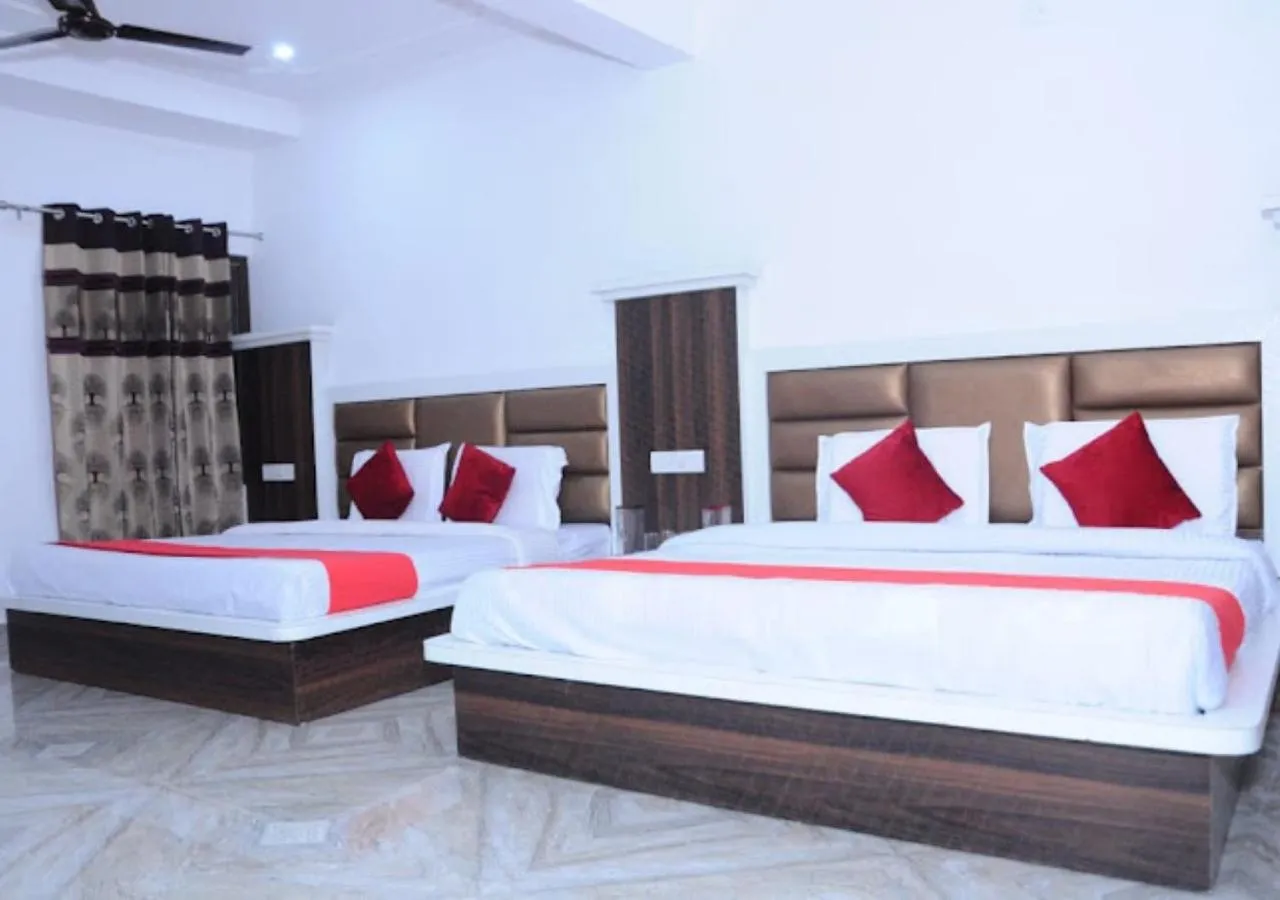 Hotel Lords Paradise 