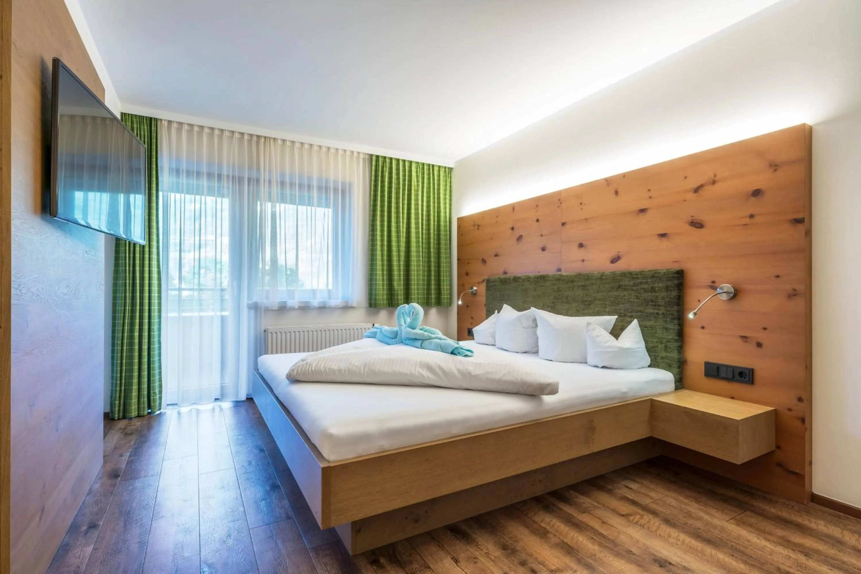 Bedroom, Bed in Aktivhotel Tuxerhof