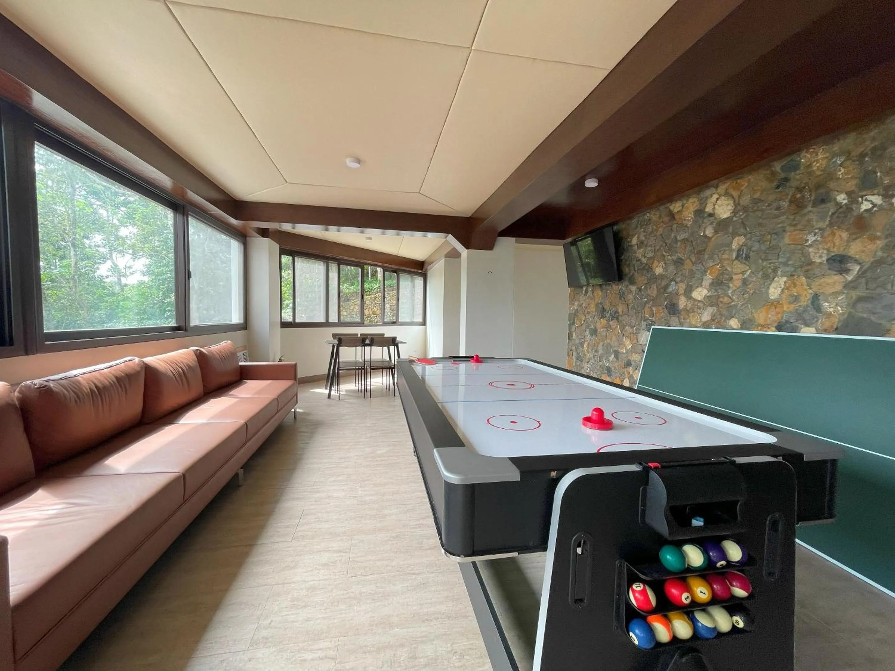 Game Room in Mist Mountain Resort powered by Cocotel