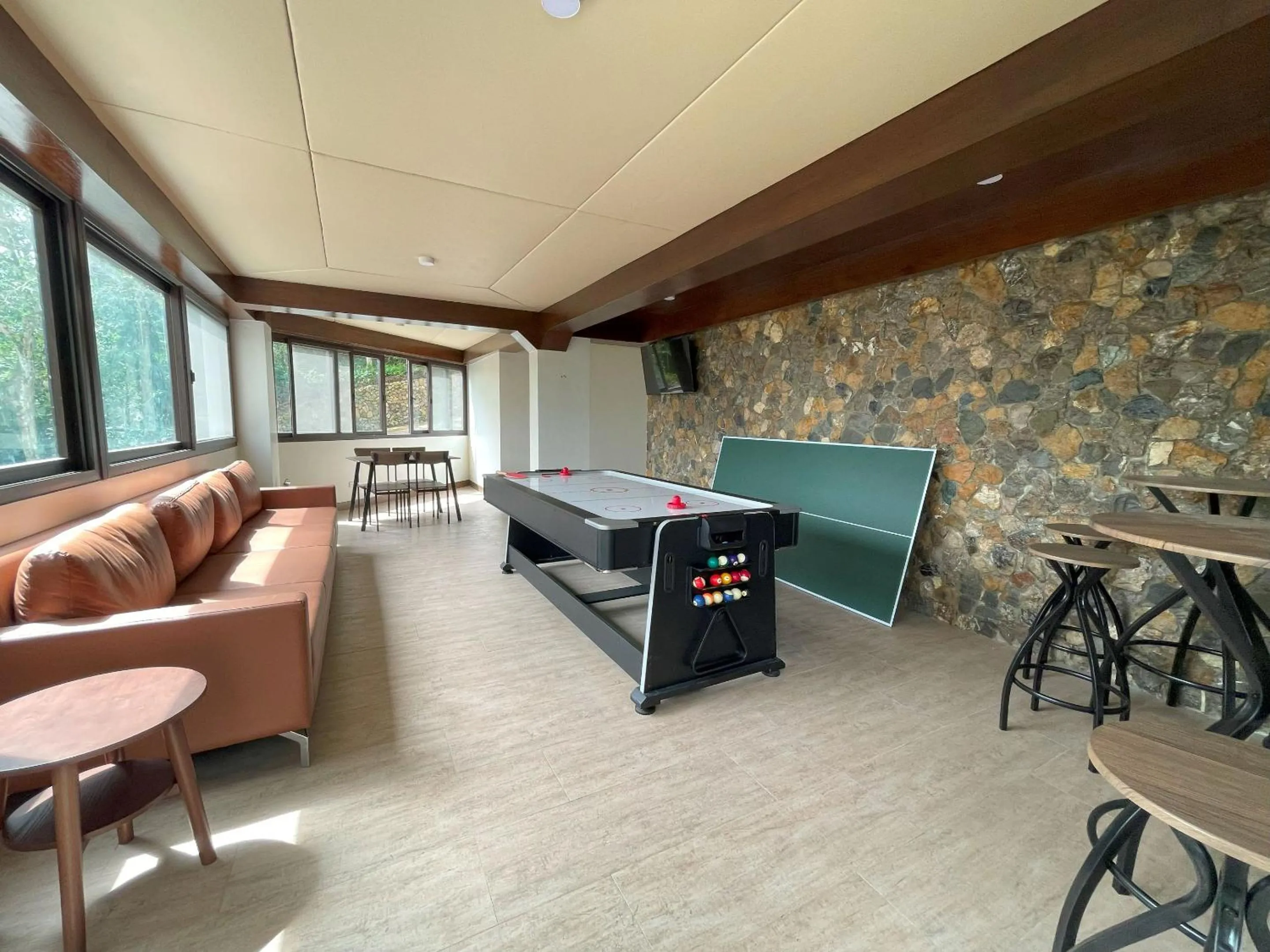 Game Room in Mist Mountain Resort powered by Cocotel