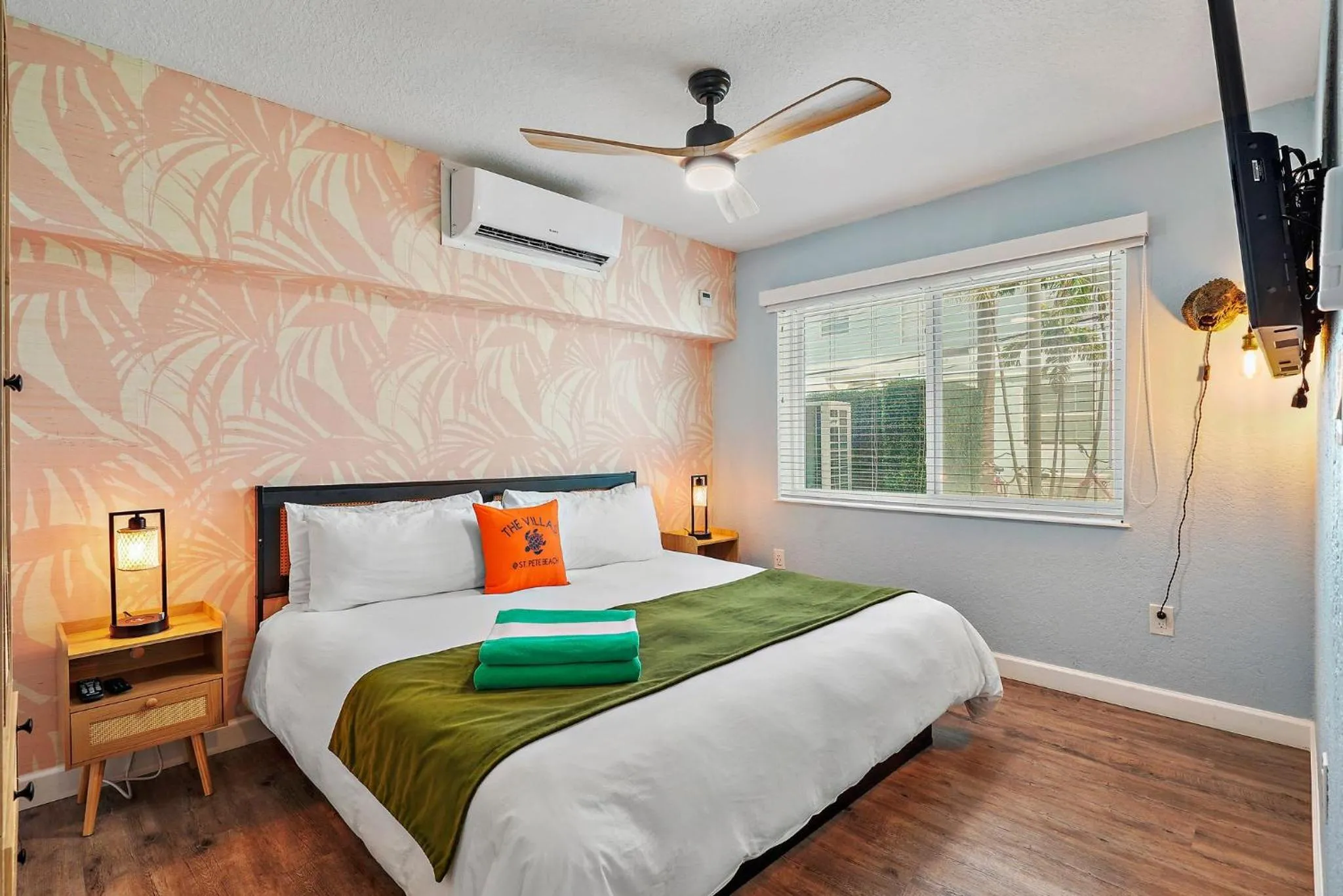Bed in The Pearl Cabana Club